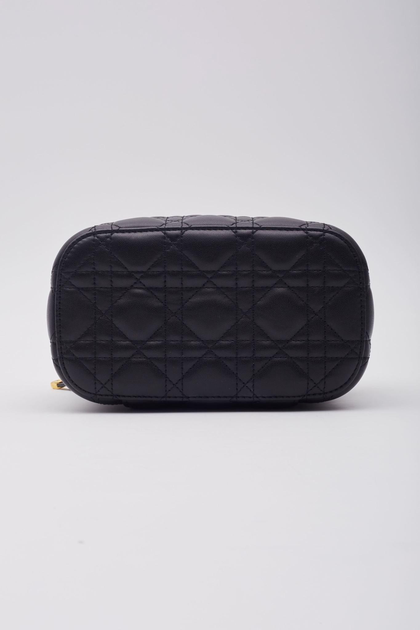Dior Lambskin Cannage Small Diortravel Vanity Case Black en vente 3