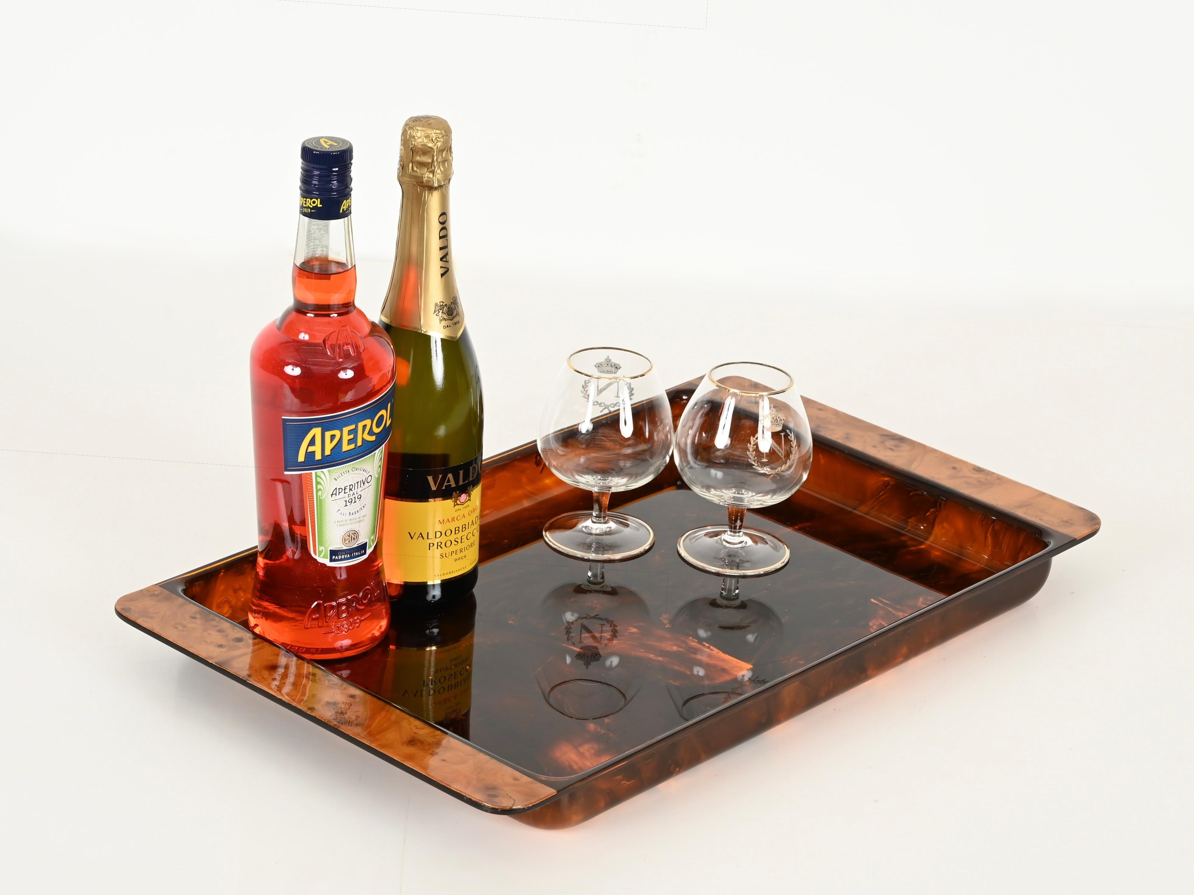 Dior Large Serving Tray in Tortoiseshell Effect Lucite and Burl, Italy, 1970s For Sale 7