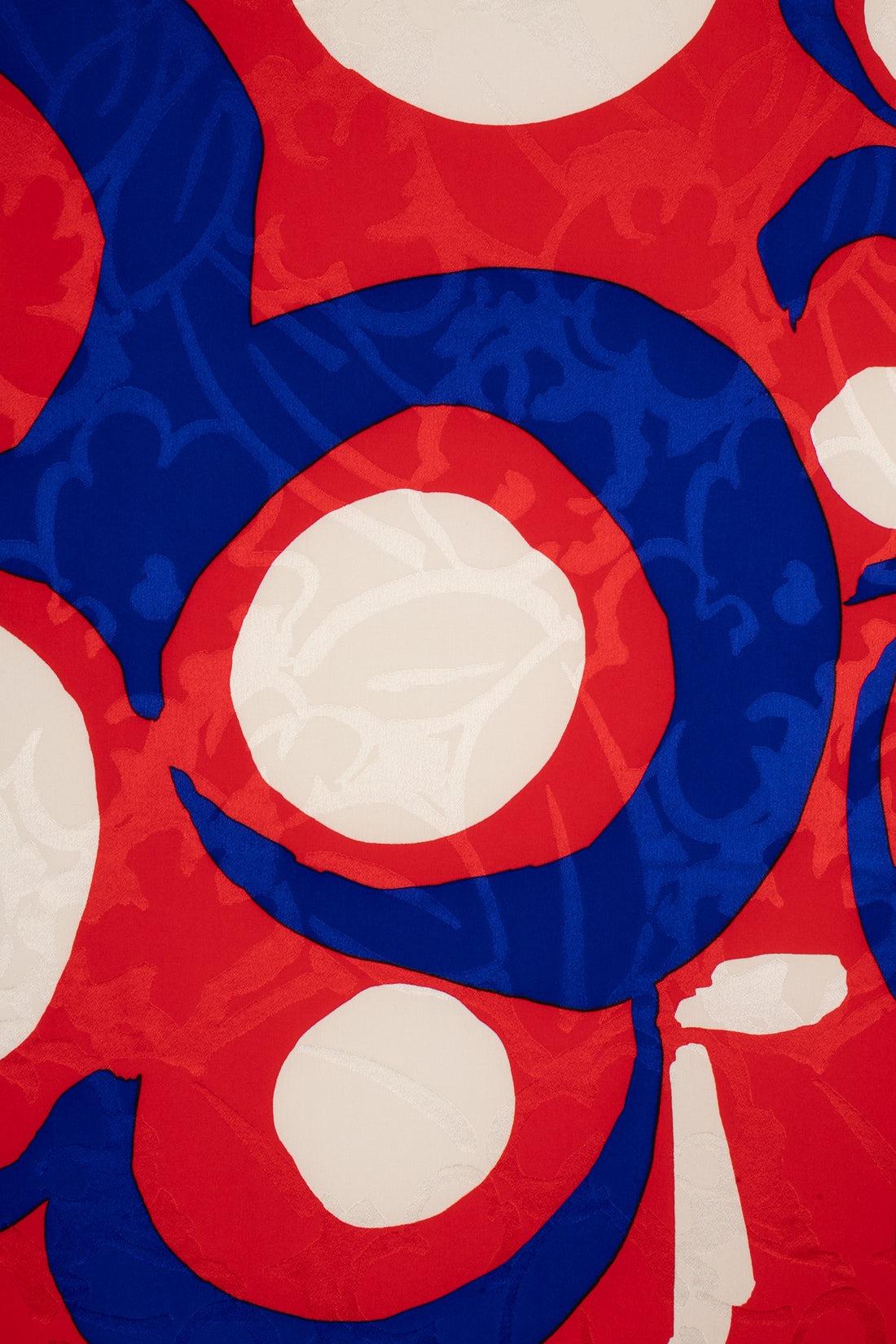 Foulard Dior grande de seda en tonos rojos, azules y beige con motivos abstractos en Excelente estado para la venta en SAINT-OUEN-SUR-SEINE, FR