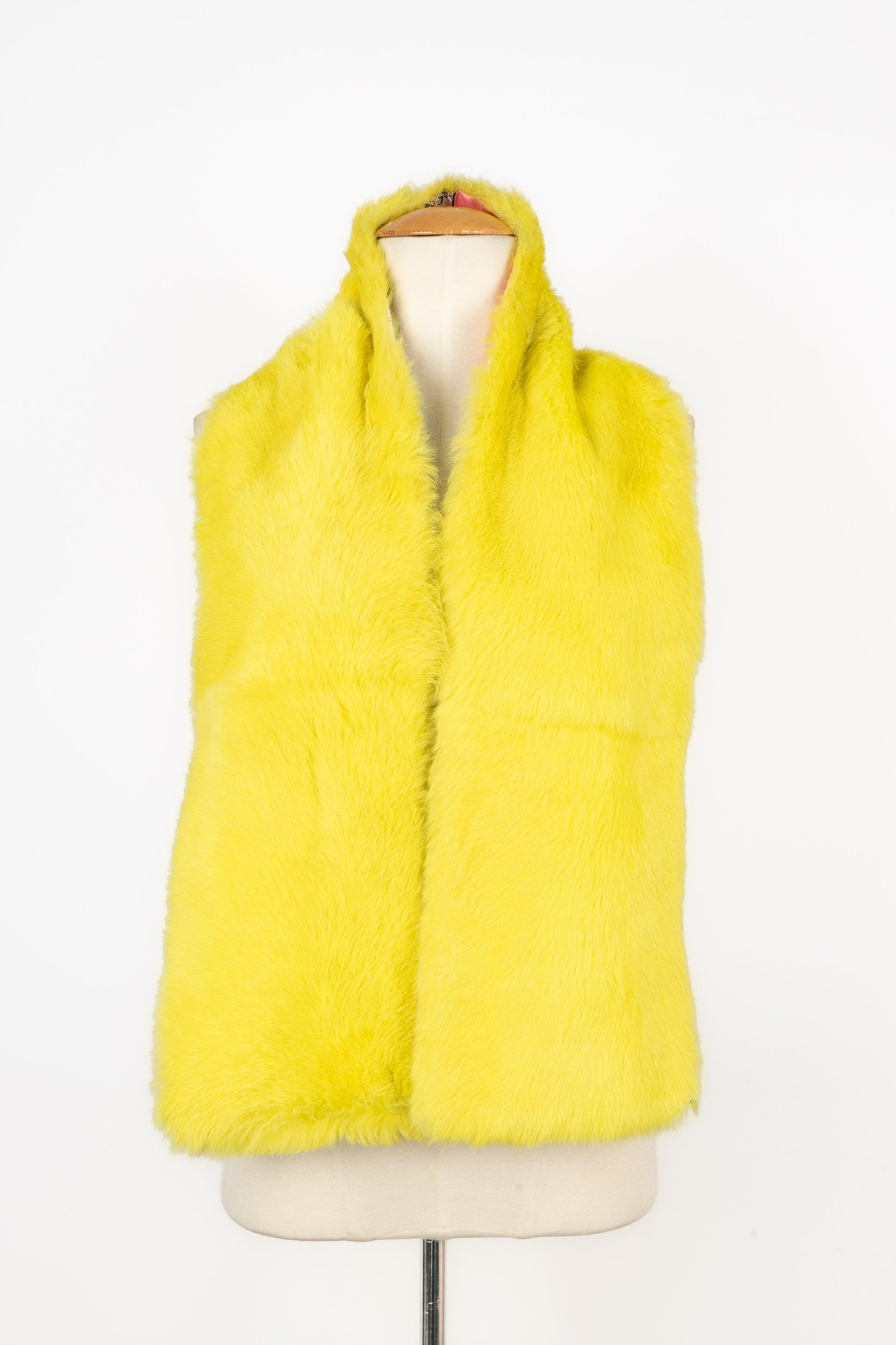 Dior Large Yellow Fur Stole, 2001 In Excellent Condition For Sale In SAINT-OUEN-SUR-SEINE, FR