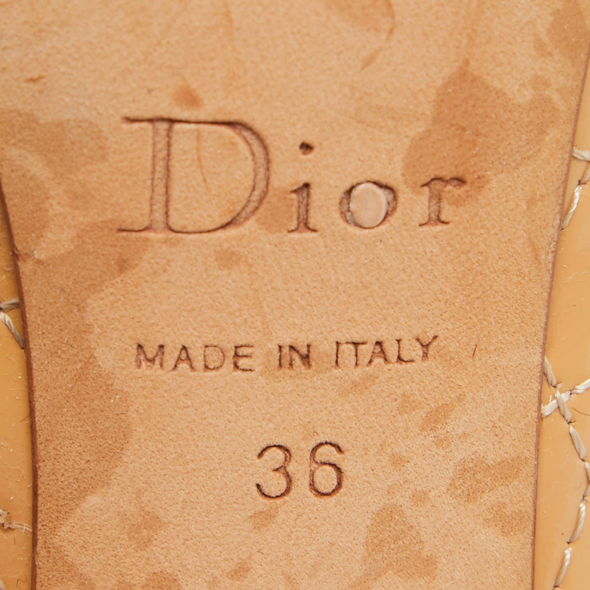 Dior Hell Beige/Schwarze Cannage Peep Toe Pumps aus Lackleder mit Schleife Größe 36 5