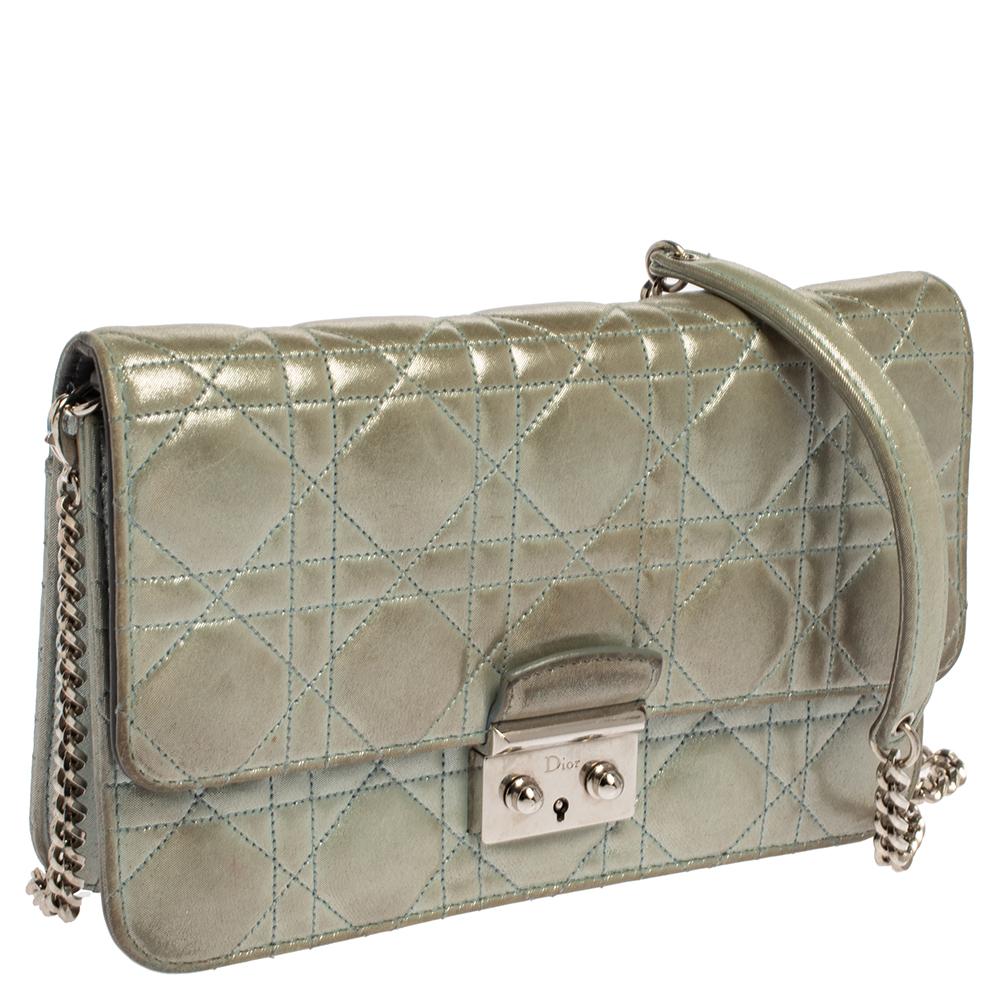 Bolsa Dior Azul Claro Cannage Piel Resplandeciente Miss Dior Promenade en Bastante bueno Estado en Dubai, Al Qouz 2