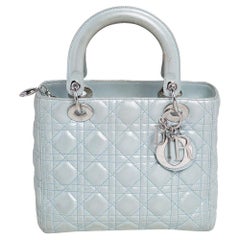 Sac cabas Dior Lady Dior en cuir cannage bleu clair et chatoyant, taille moyenne