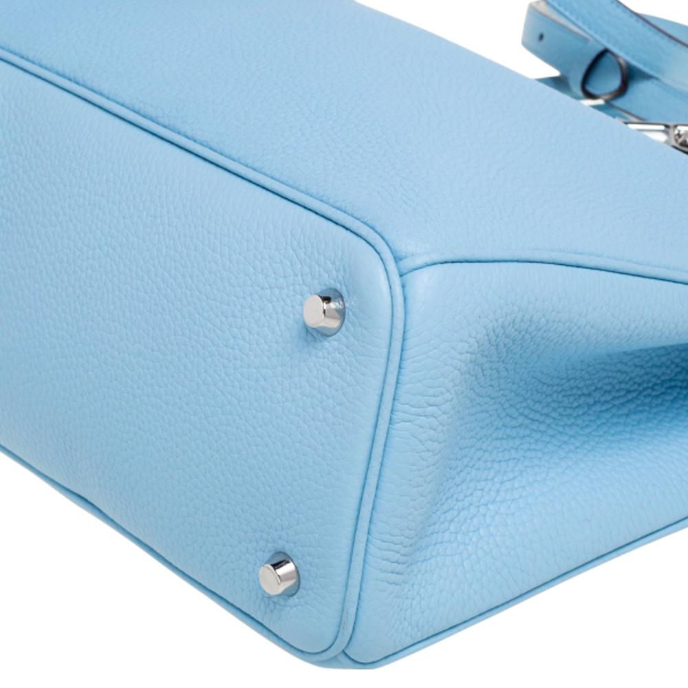Dior - Grand sac cabas Diorissimo en cuir grainé bleu clair 5