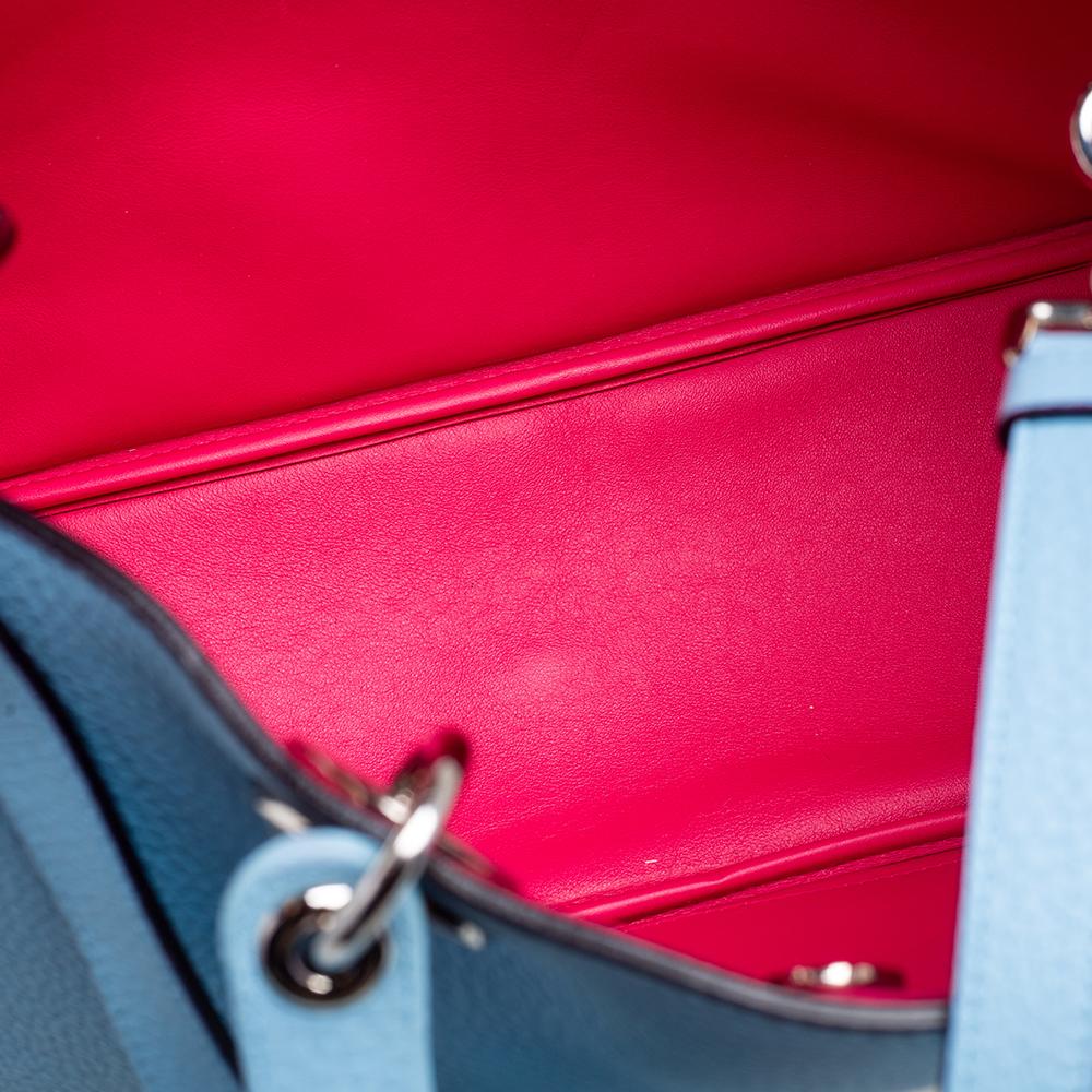 Dior - Grand sac cabas Diorissimo en cuir grainé bleu clair 6