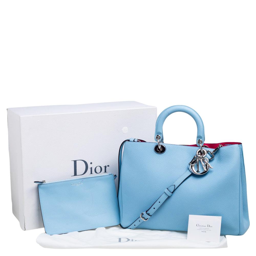 Dior - Grand sac cabas Diorissimo en cuir grainé bleu clair Excellent état à Dubai, Al Qouz 2
