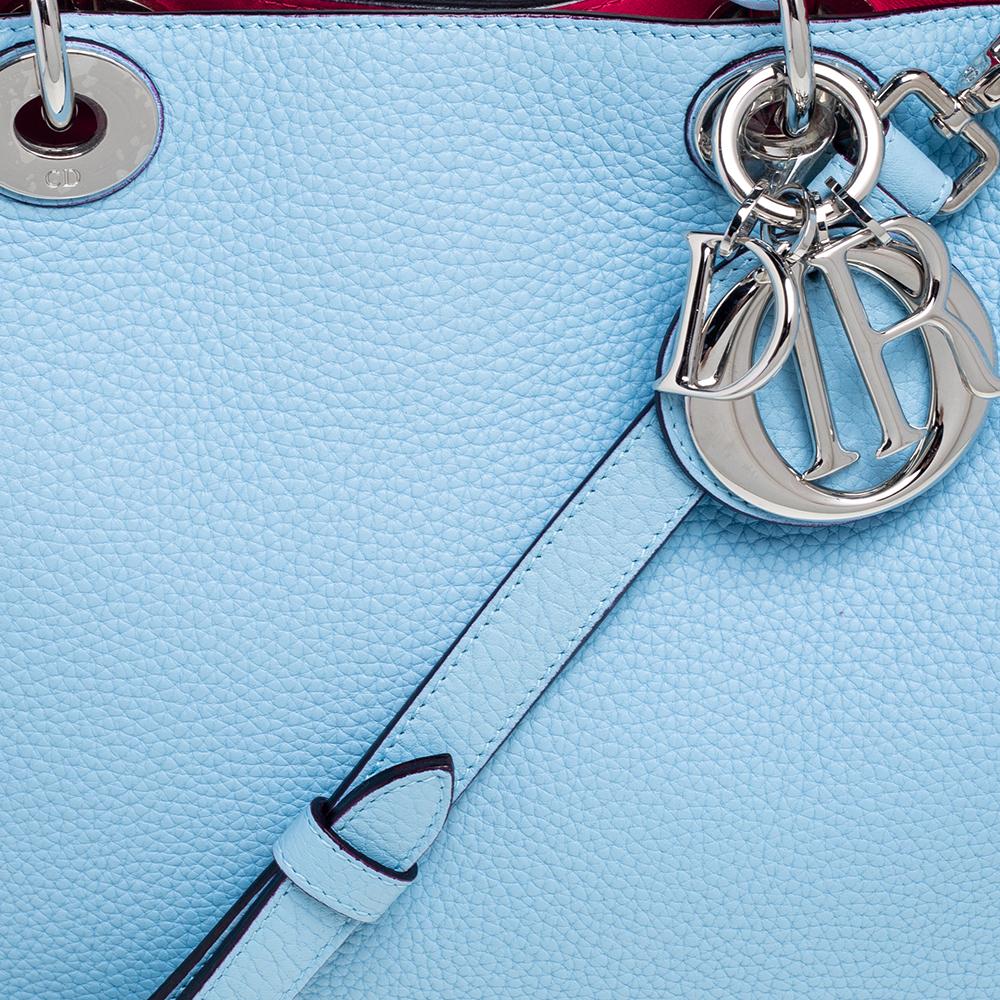  Dior - Grand sac cabas Diorissimo en cuir grainé bleu clair Pour femmes 