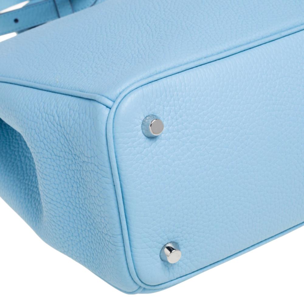 Dior - Grand sac cabas Diorissimo en cuir grainé bleu clair 4