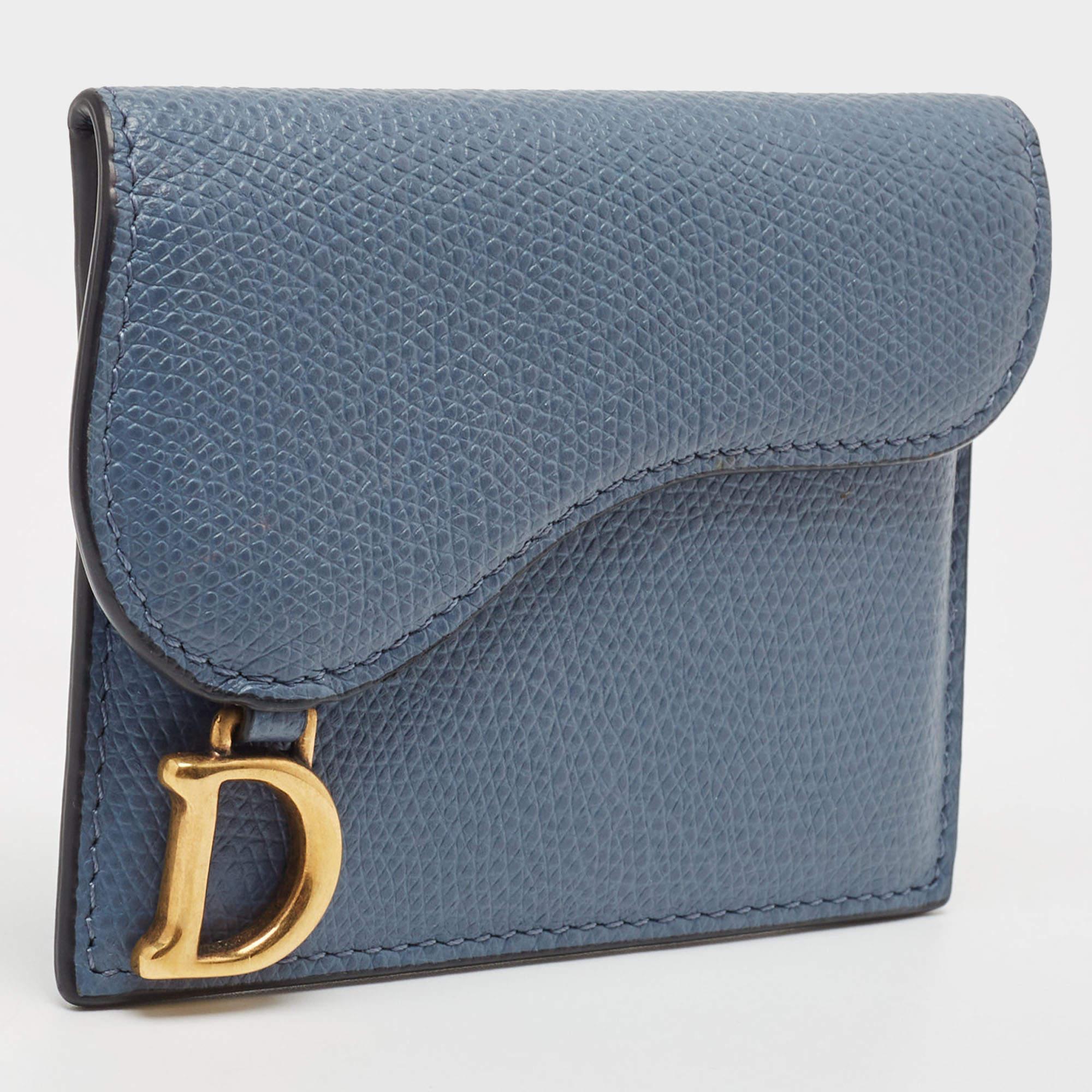 Dior Hellblauer Sattel-Kartenhalter aus Leder im Zustand „Gut“ im Angebot in Dubai, Al Qouz 2