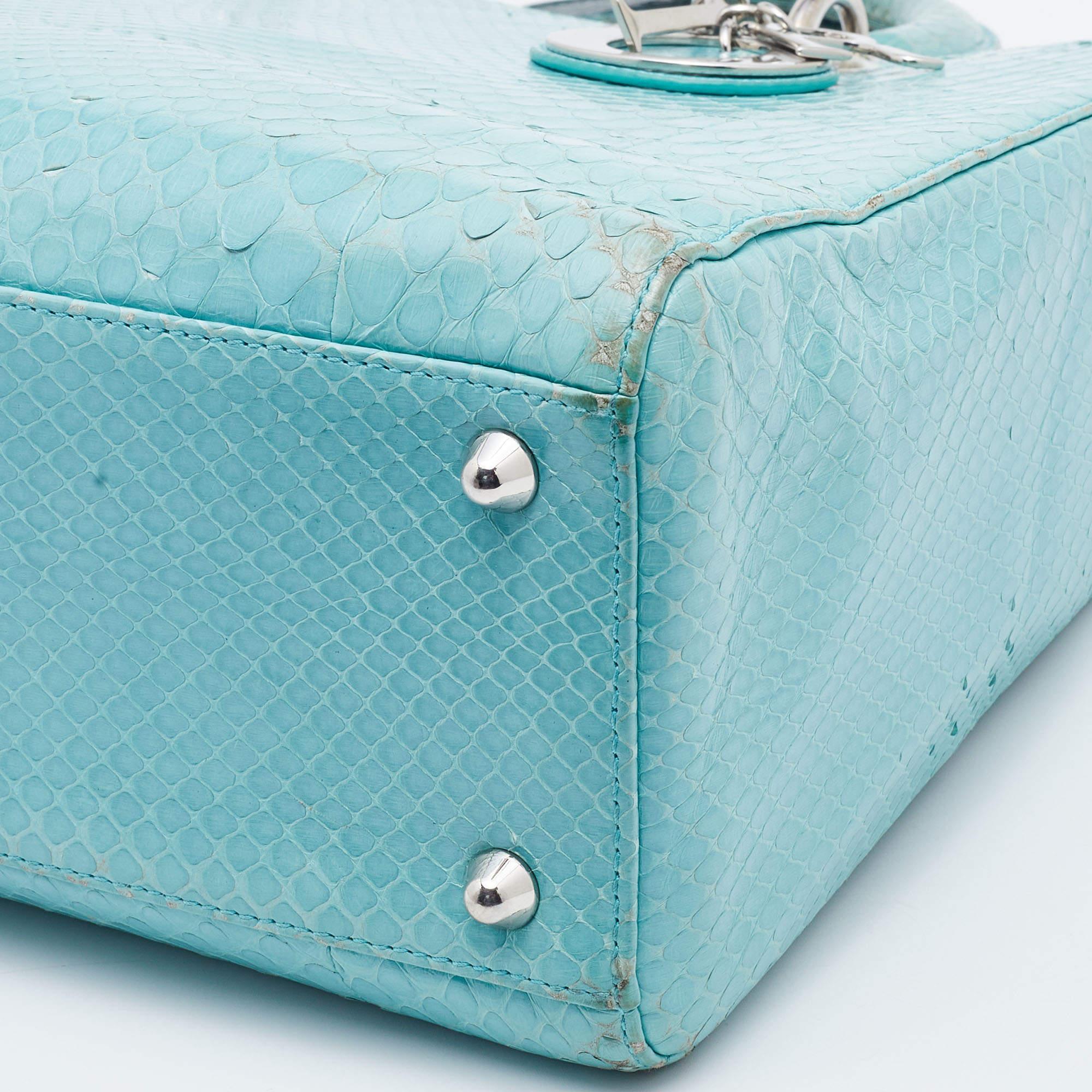 Dior grand sac cabas Lady Dior en cuir python bleu clair 1