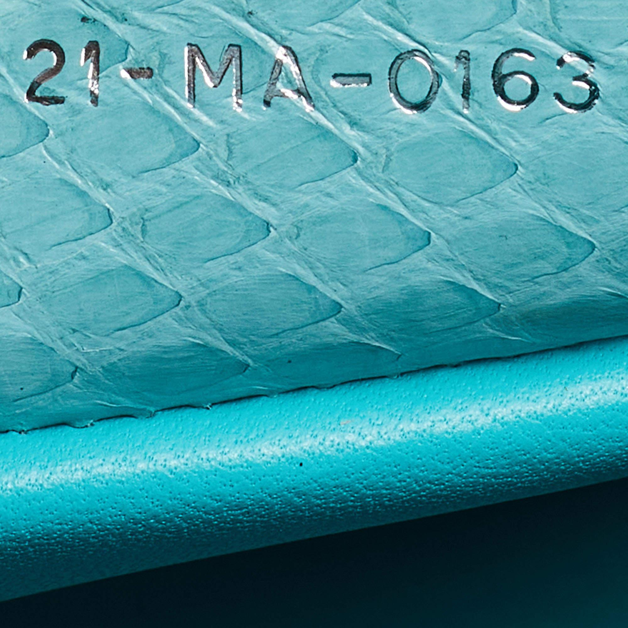 Dior grand sac cabas Lady Dior en cuir python bleu clair 4