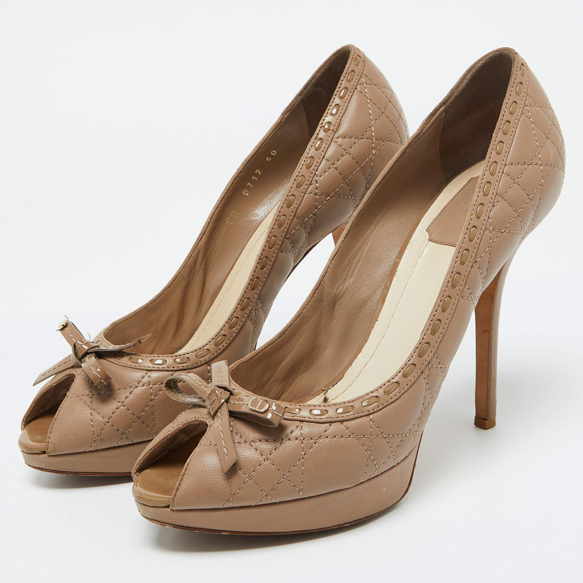 Beautified with Cannage patterns  this pair of Dior pumps is alluring and fashionable. It is crafted from leather with a bow decorating its vamps  and its 12.5cm heels along with platforms enables a smooth walking experience.