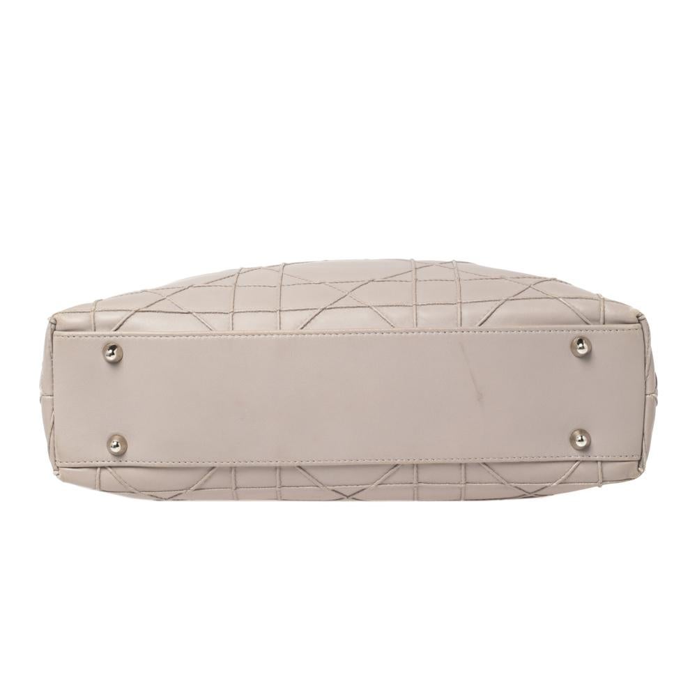 Bolso Dior Gris Claro Cannage Piel Granville Chain Link en Bueno Estado en Dubai, Al Qouz 2