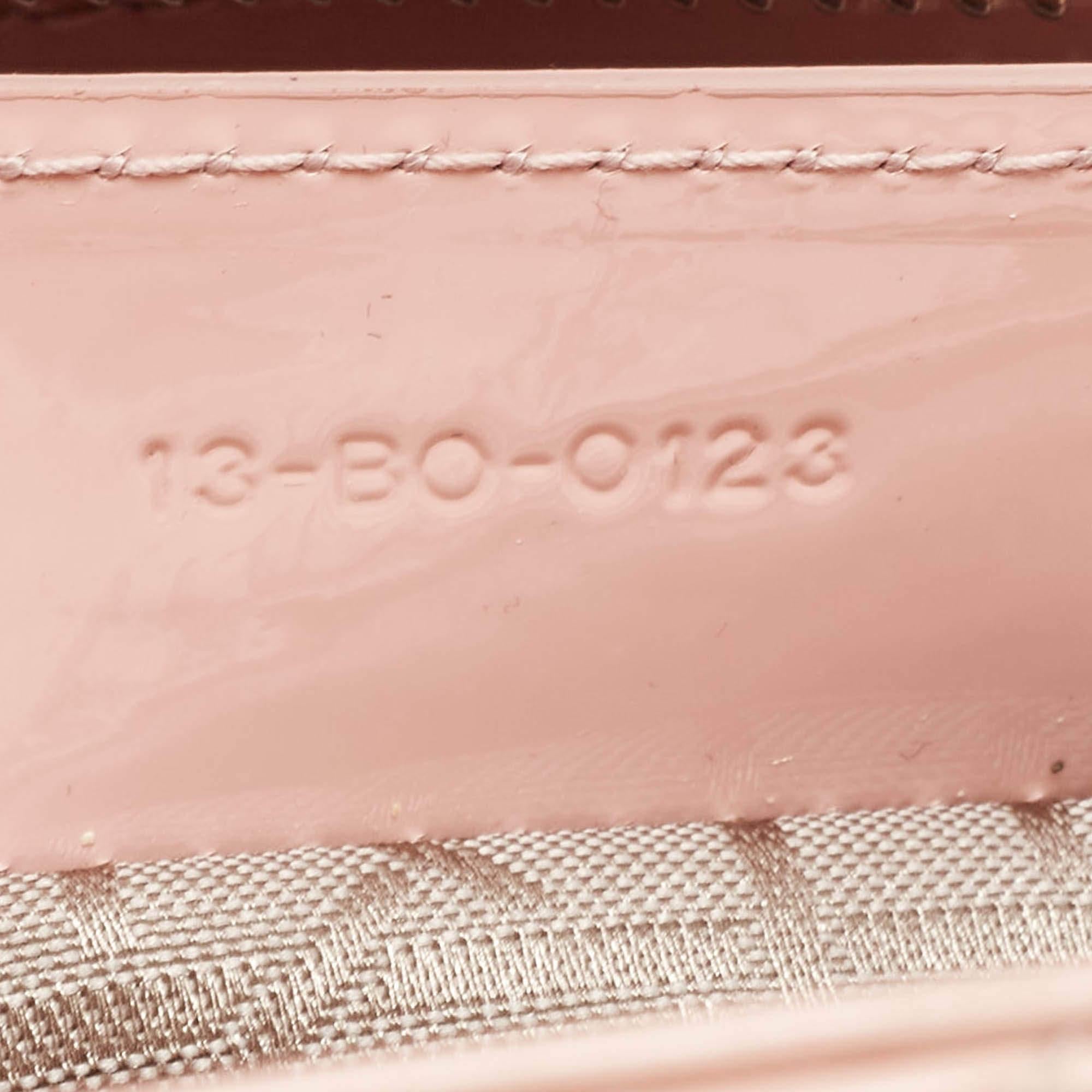 Dior grand cabas Lady Dior rose clair cannage en cuir verni en vente 2