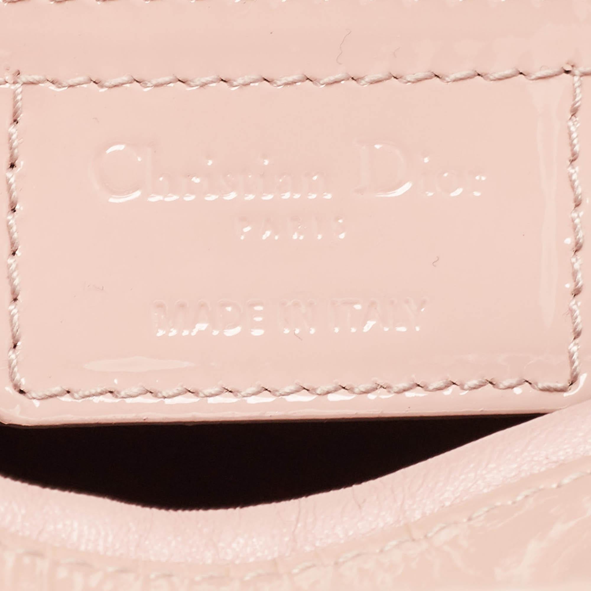 Dior Hellrosa Cannage Große Lady Dior Tote aus Lackleder im Angebot 3