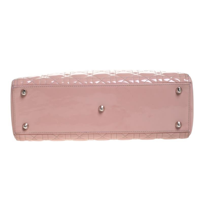 De las mujeres Dior Rosa Claro Cannage Acolchado Charol Grande Lady Dior Tote