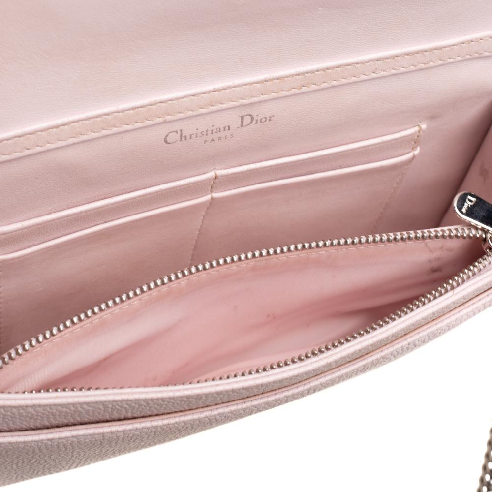 Dior Light Pink Leather Diorama Chain Clutch In Good Condition In Dubai, Al Qouz 2