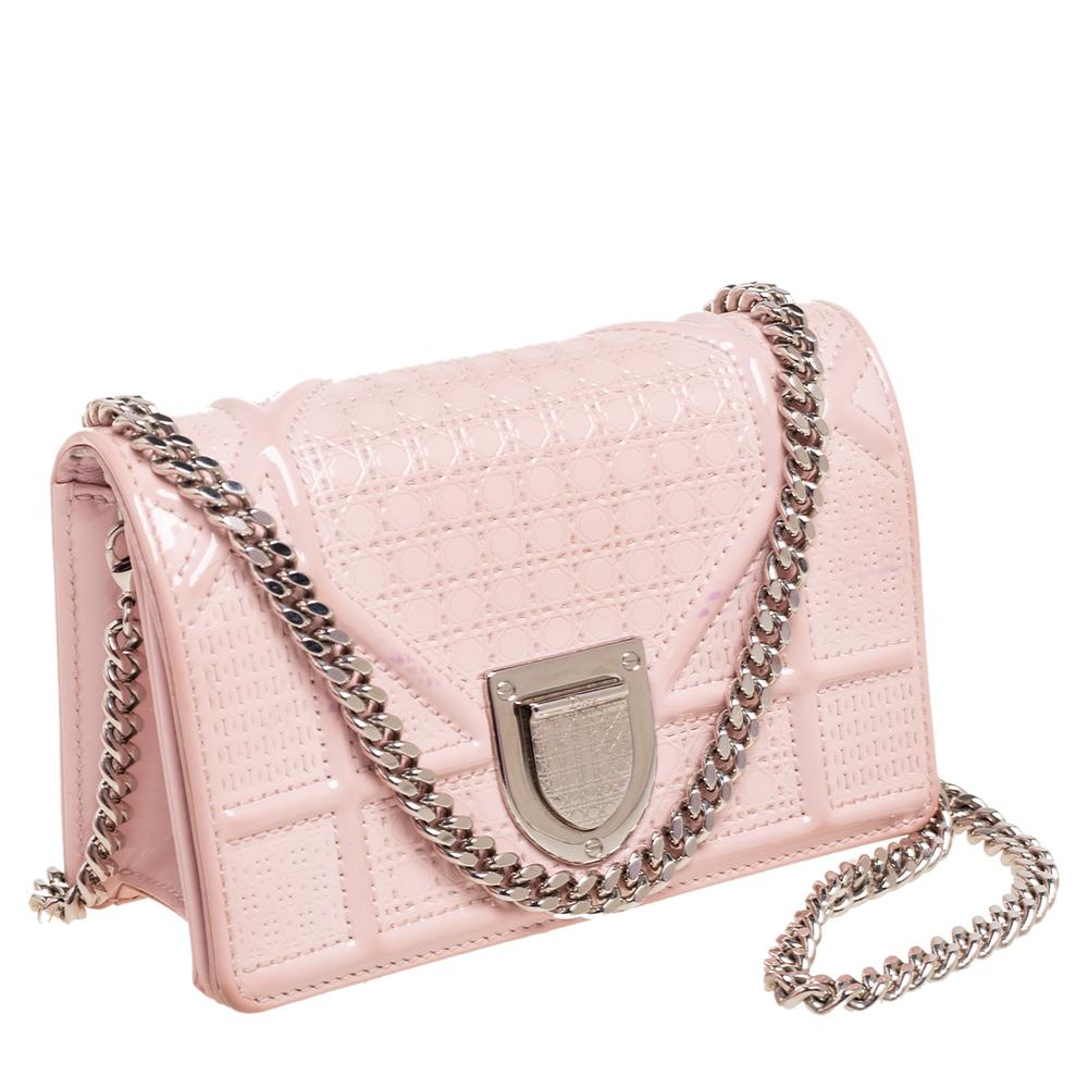 Dior Light Pink Patent Leather Diorama Wallet on Chain In Good Condition In Dubai, Al Qouz 2
