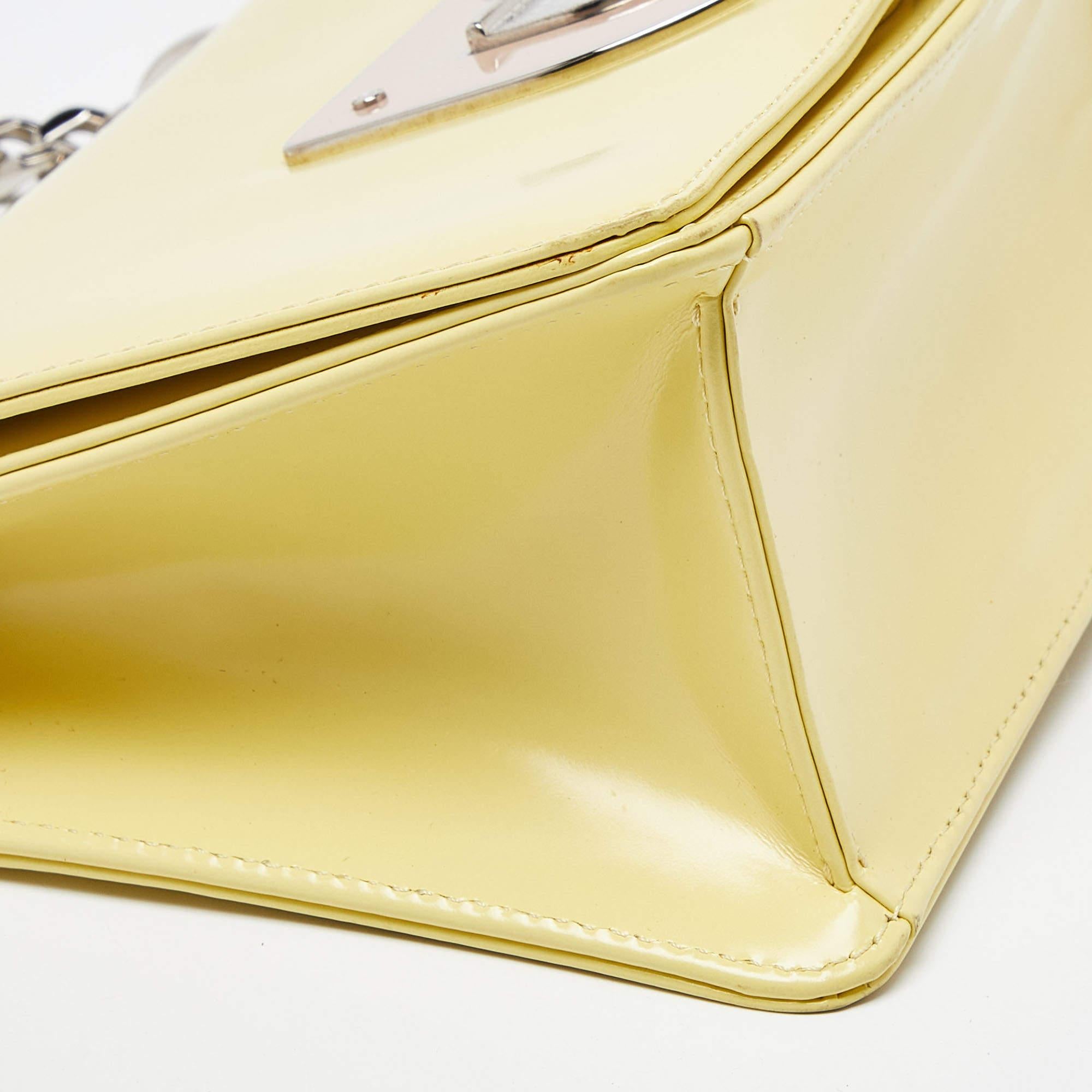Dior Bolso de hombro Diorama Club de charol amarillo claro 4