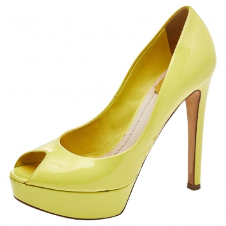 Miss Dior en cuir verni jaune lime Peep Toe Platform Pumps Size 37.5 État moyen - En vente à Dubai, Al Qouz 2