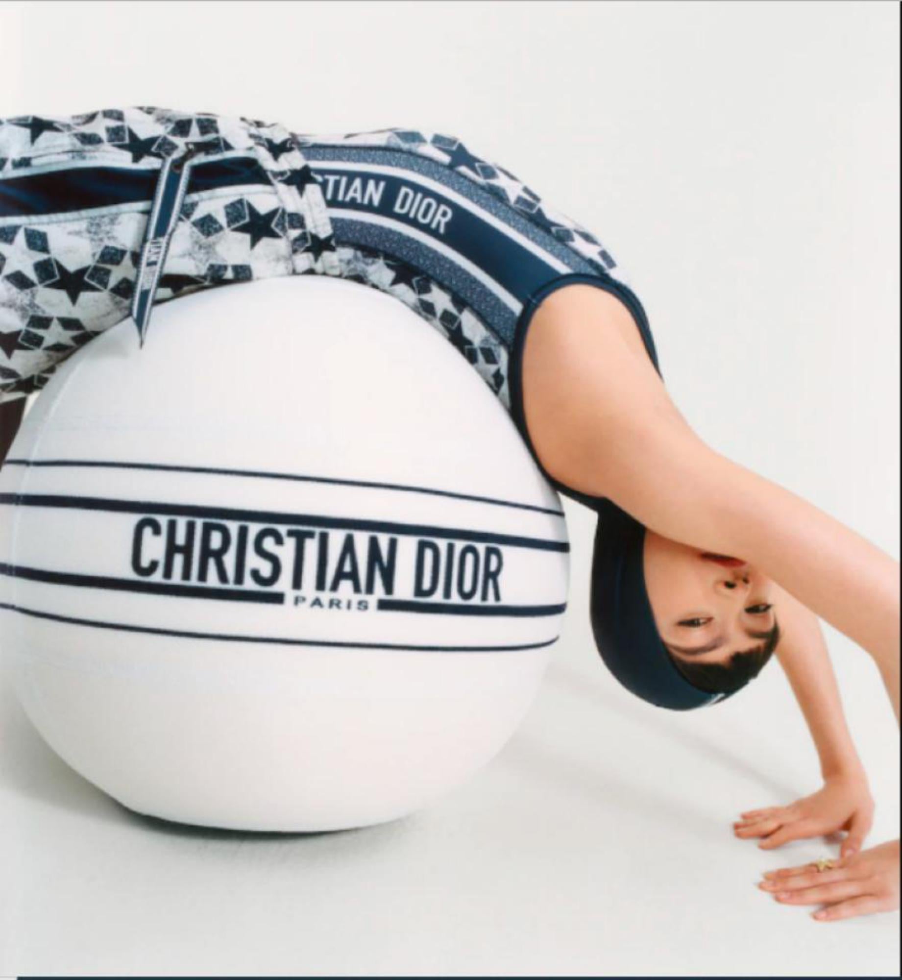 Dior Limited Edition White Logo Technogym Gym Ball for Dior Yoga 1D129
BRAND NEW
(10/10 or N)

SIZE & FIT
Diameter: 55 cm / 21.5 inches
Weight limit: 140 kg / 308.5 pounds

Combining wellbeing and elegance, TECHNOGYM BALL FOR DIOR is offered in a