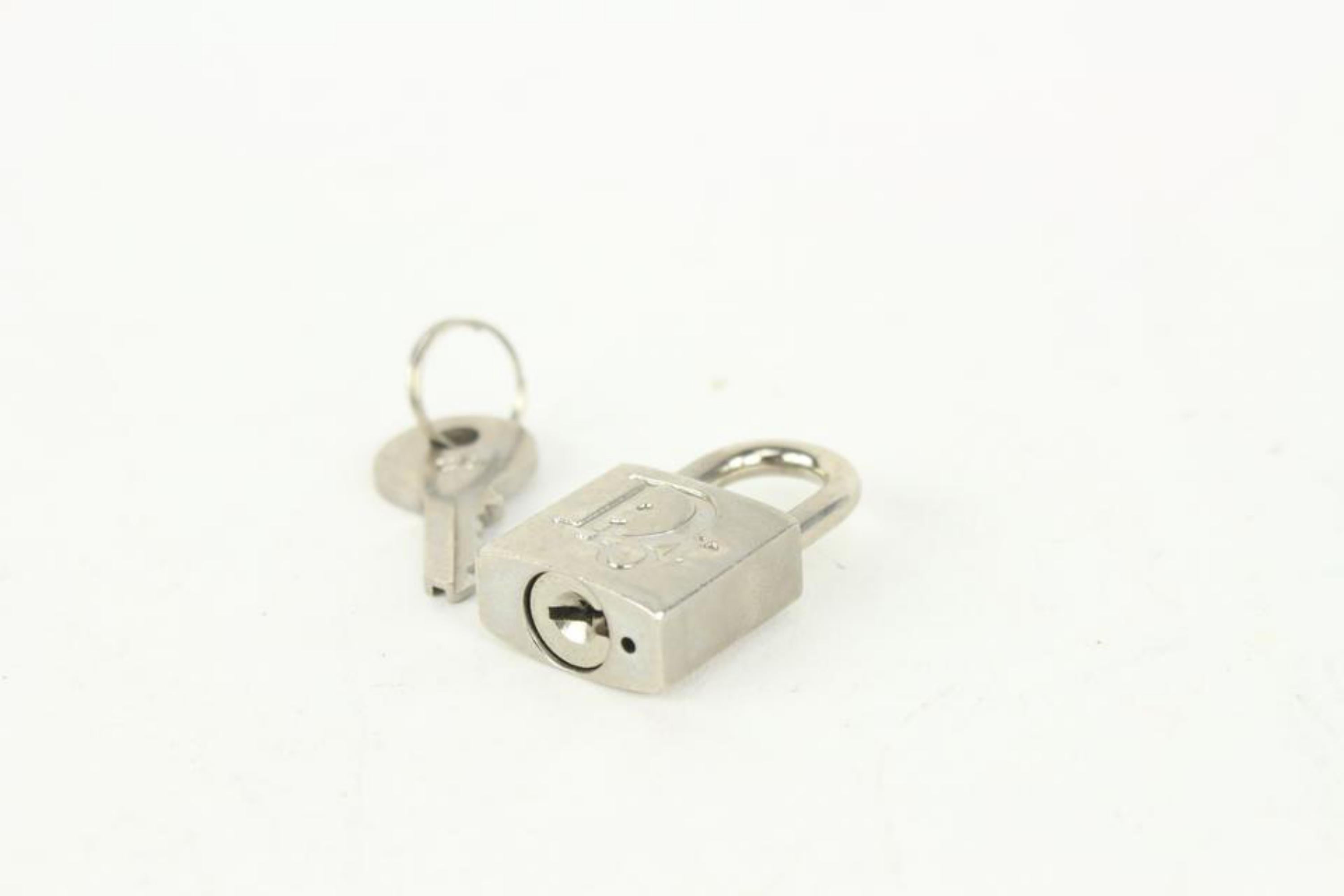 Dior Logo Padlock and Key Cadena Set 1SD125 In Excellent Condition In Dix hills, NY