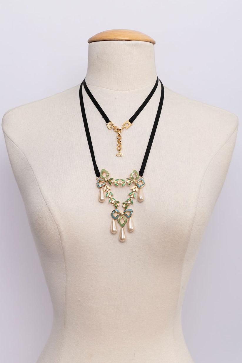 Dior Long Gilted Metal Enamelled Pendant Necklace In Excellent Condition For Sale In SAINT-OUEN-SUR-SEINE, FR