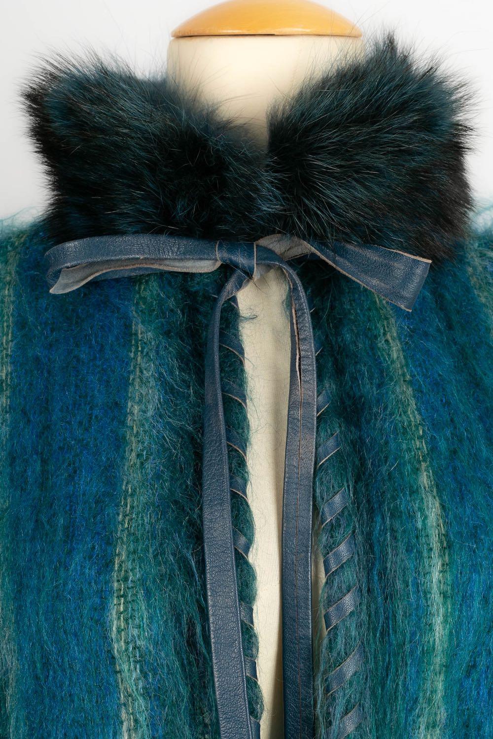 Dior Langer blauer Mantel aus Mohair und Pelz im Angebot 1