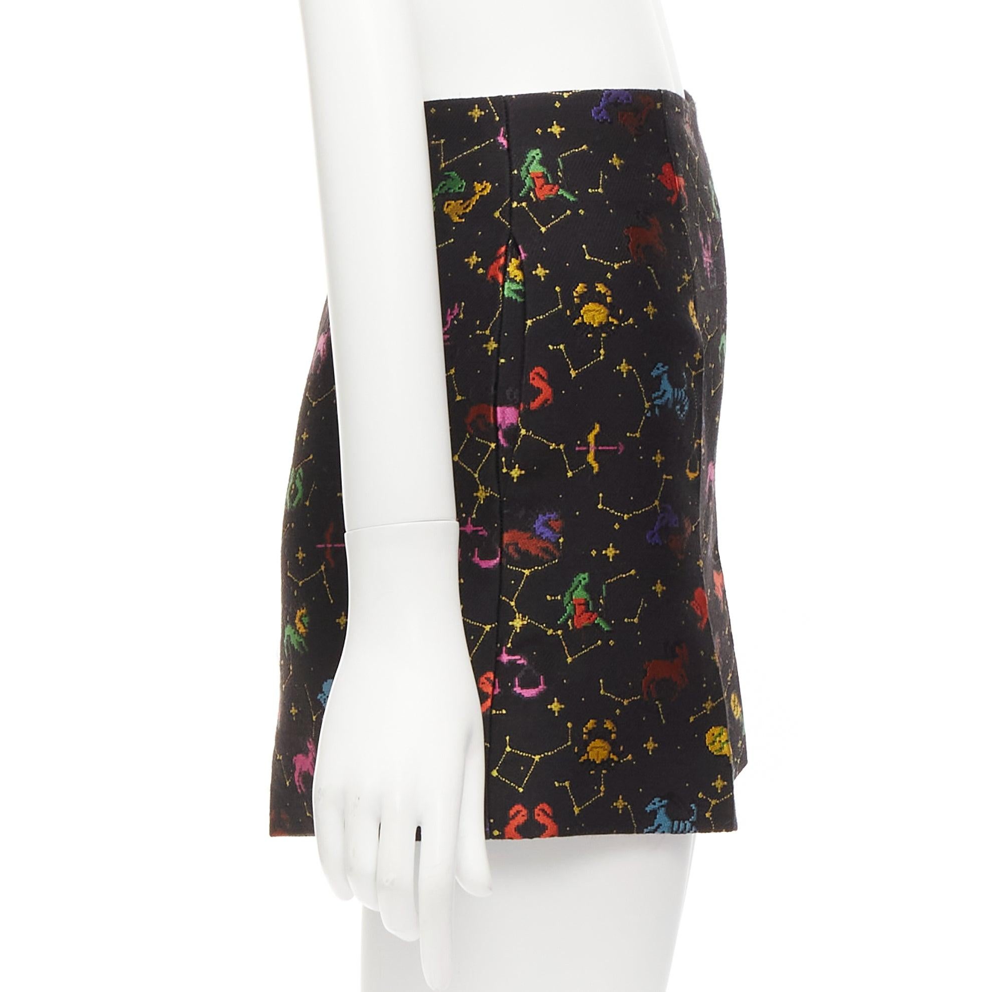 DIOR Lucky Dior schwarz bunt Astrologie Jacquard hoch taillierte Shorts FR32 XXS Damen im Angebot