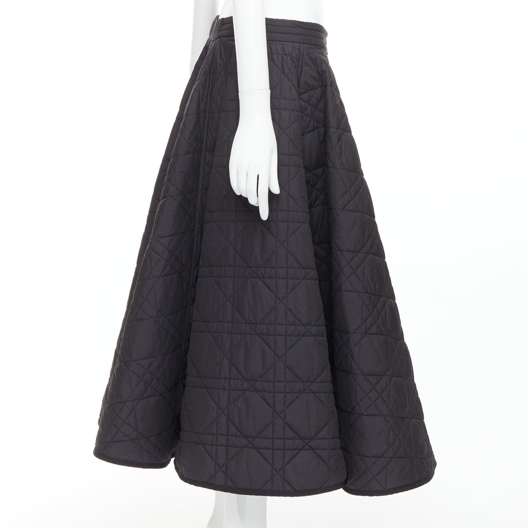 DIOR Macrocannage noir diamant jupe midi matelassée à boutons FR42 XL Excellent état - En vente à Hong Kong, NT