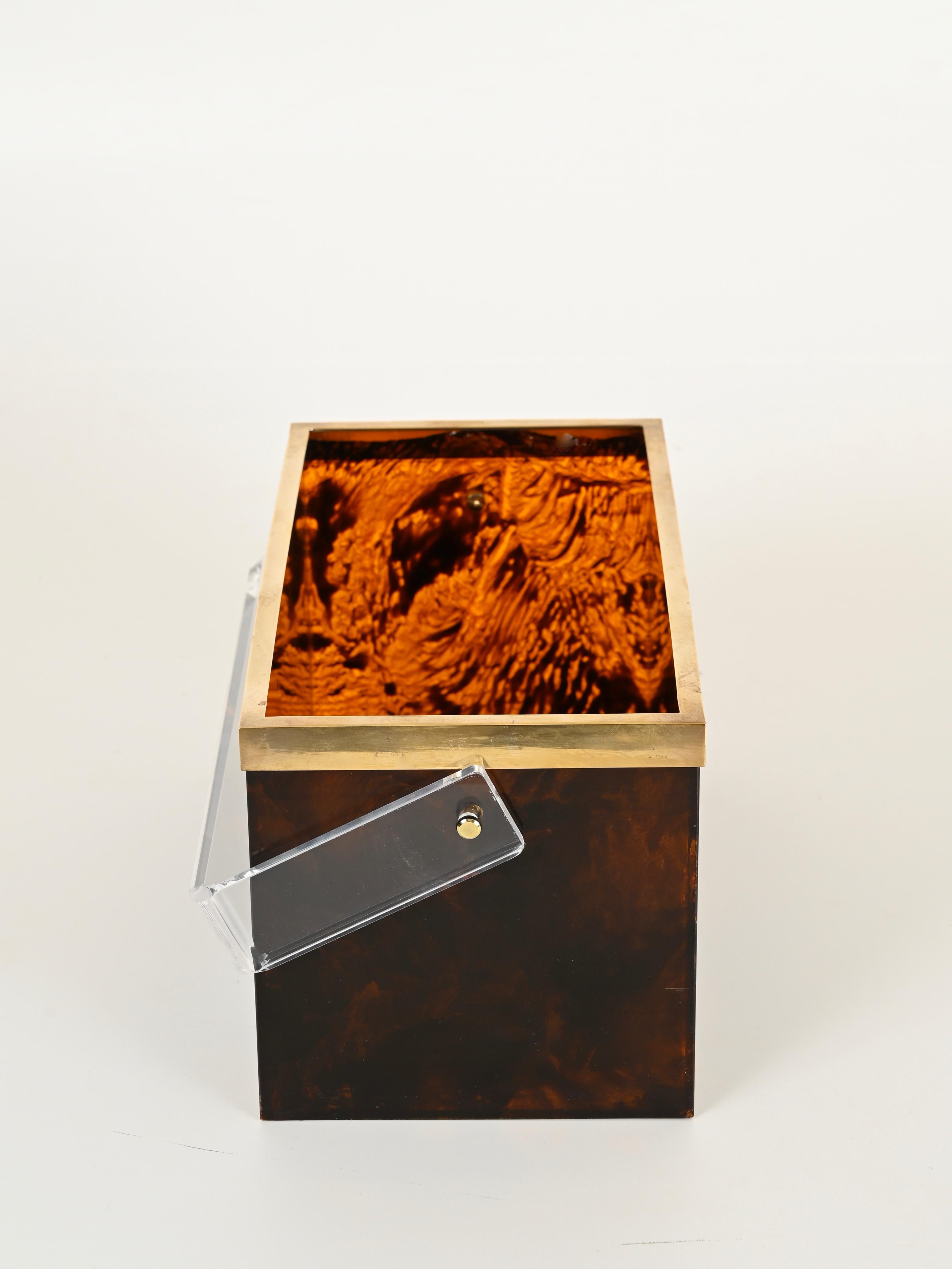 Revistero o botellero Dior Lucite carey y latón, Italia Años 70 en venta 2
