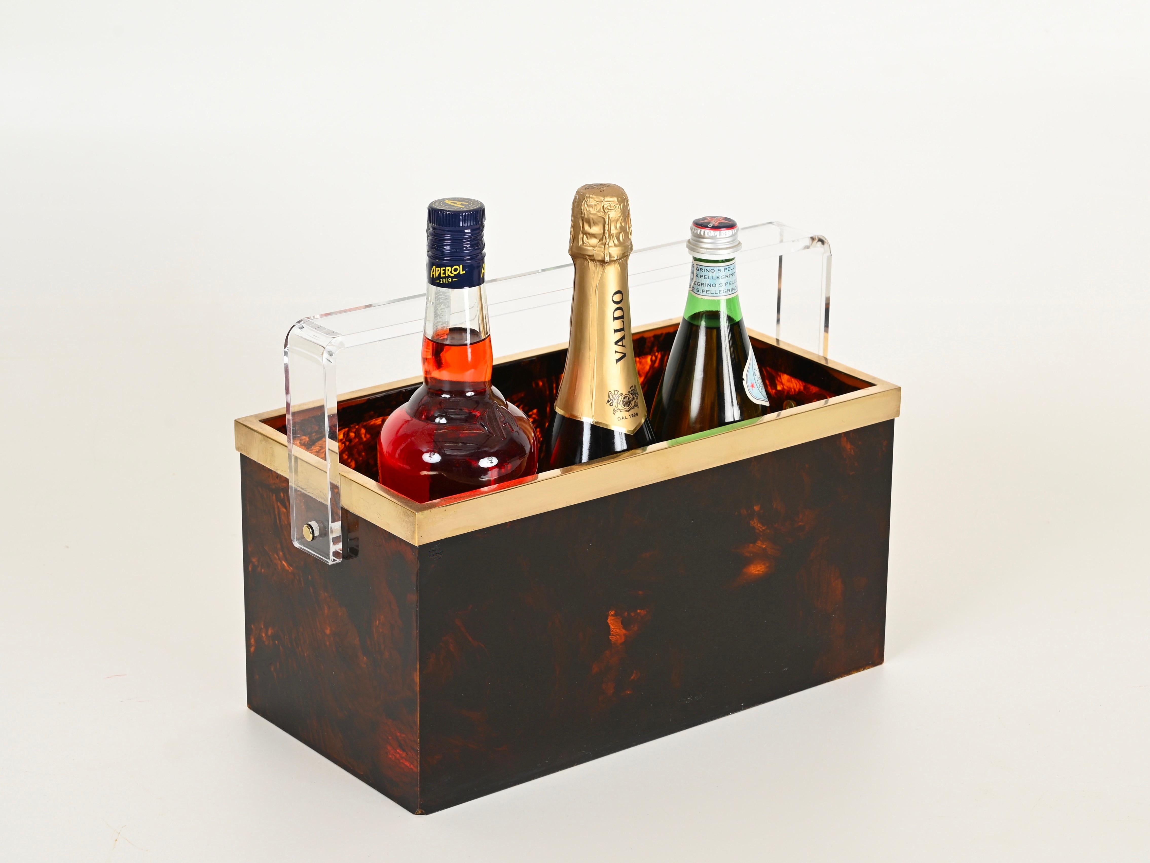 Revistero o botellero Dior Lucite carey y latón, Italia Años 70 Moderno de mediados de siglo en venta