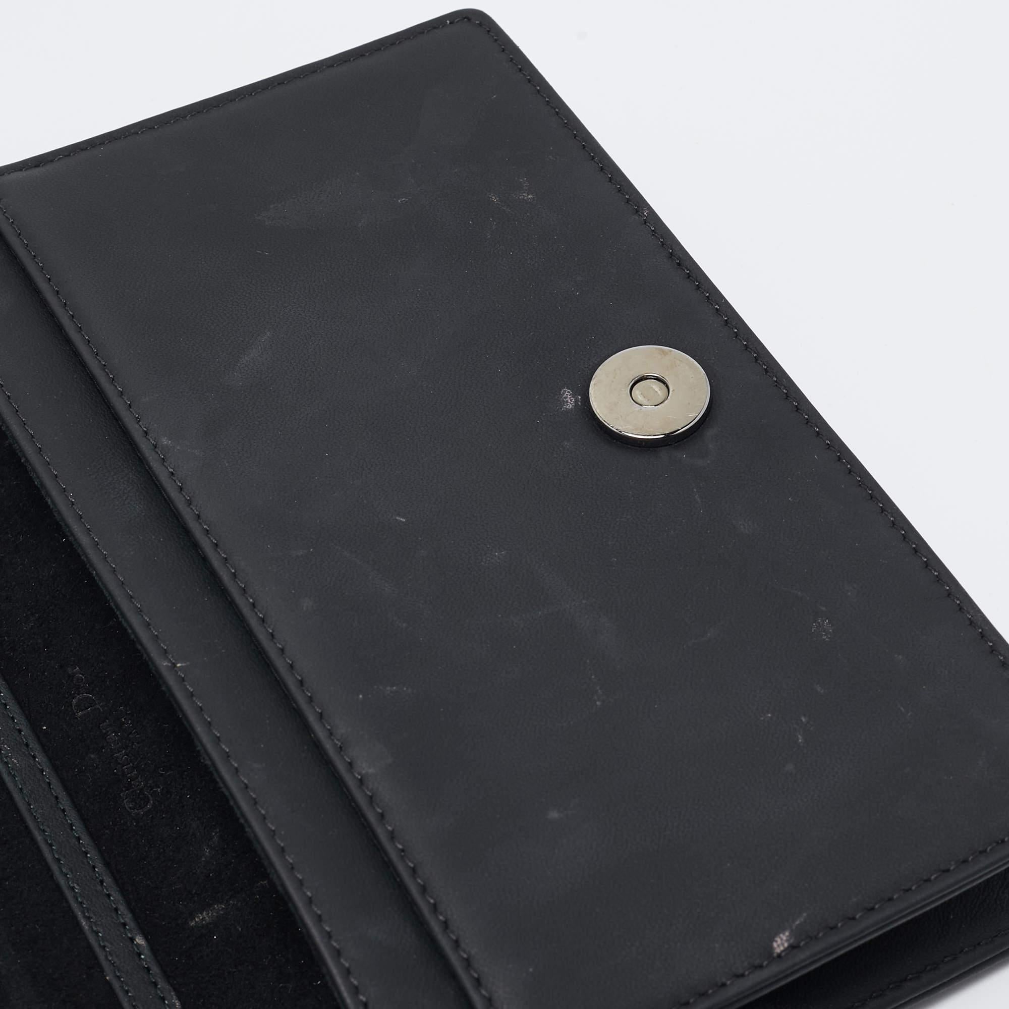 Dior Matte Black Leather Studded Diorama Wallet on Chain In Good Condition In Dubai, Al Qouz 2