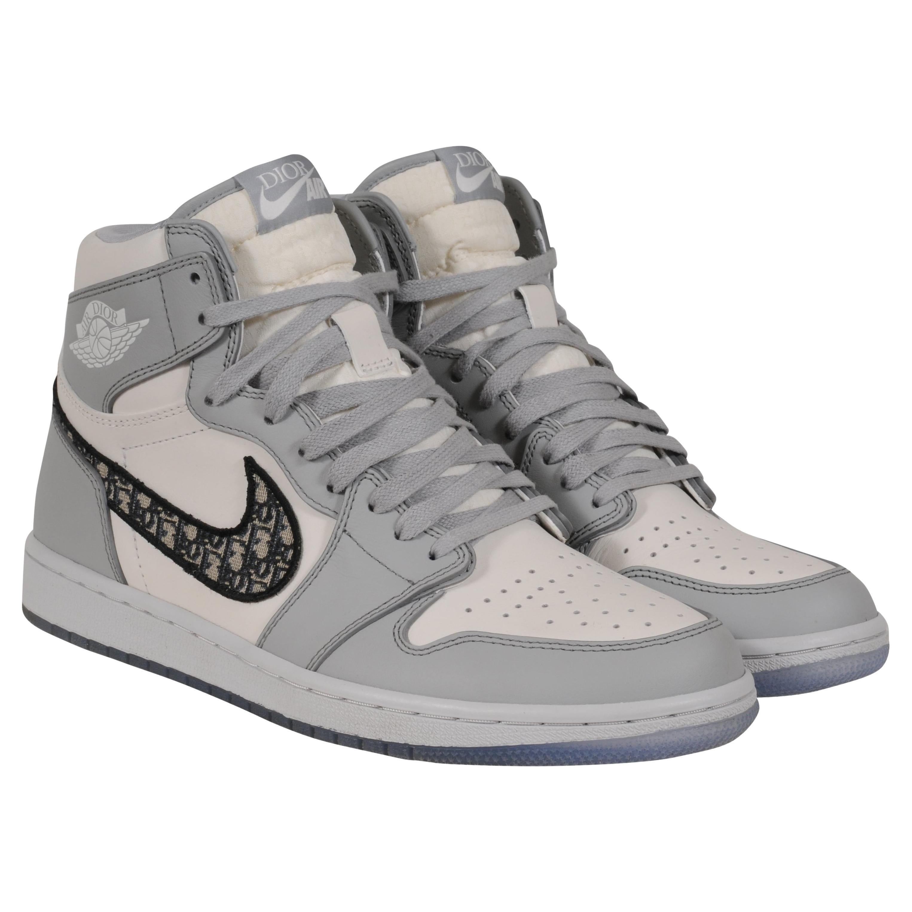 Dior Mens Air Jordan 1 Sneakers Oblique Logo US 10 EU 43 Gray Leather High Top en venta