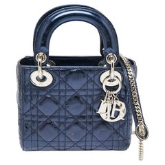 Mini sac cabas Lady Dior en cuir froissé bleu cannage métallisé