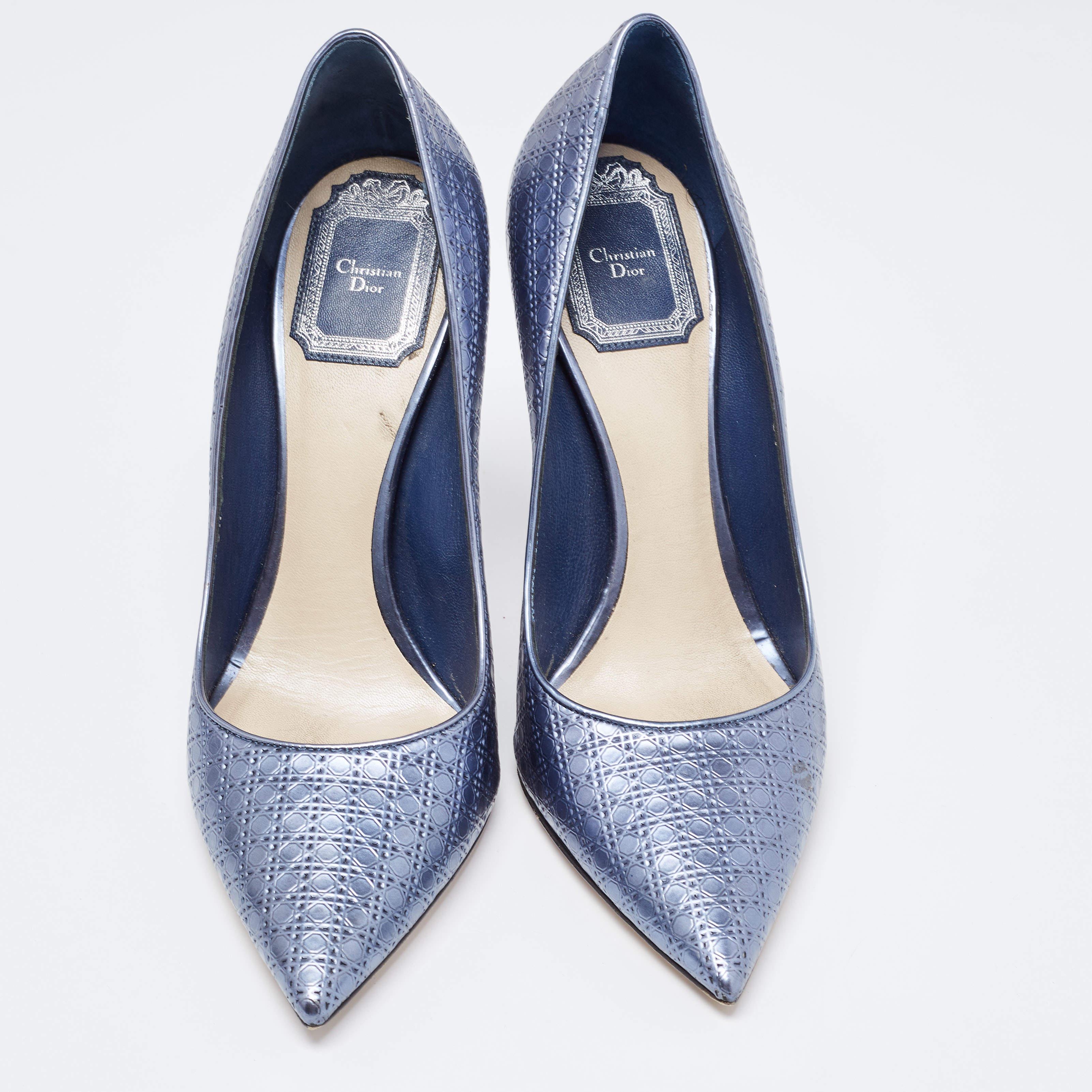 Crafted in a classy hue, we love these Dior pumps. Designed to make a statement, they have a sleek silhouette and a nice fit. Wear yours under maxi skirts for a peek of glamour, or let them shine with cropped hemlines.

