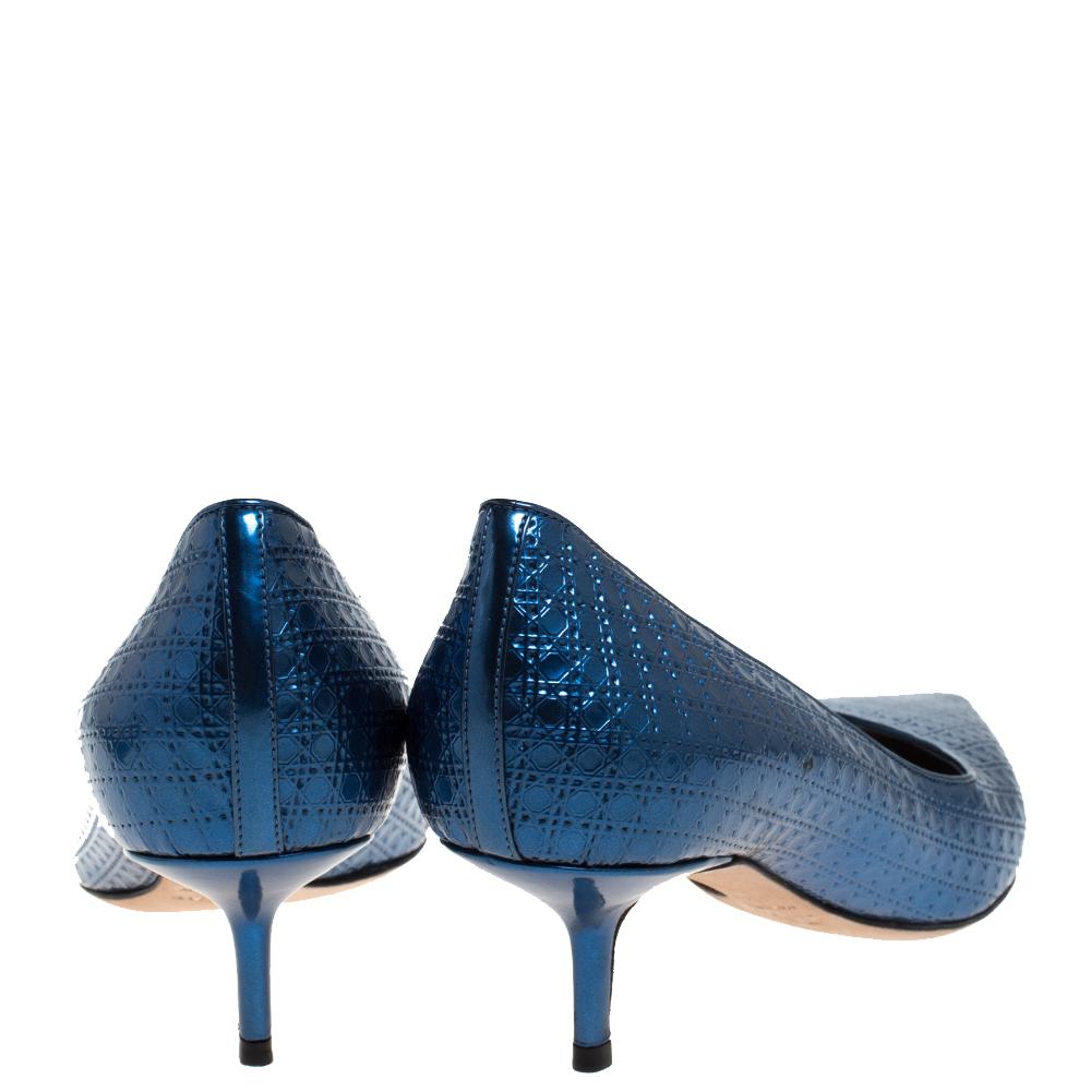 Dior Metallic Blue Micro Cannage patent Leather Cherie Pointed Toe Pumps Size 40 In Good Condition In Dubai, Al Qouz 2