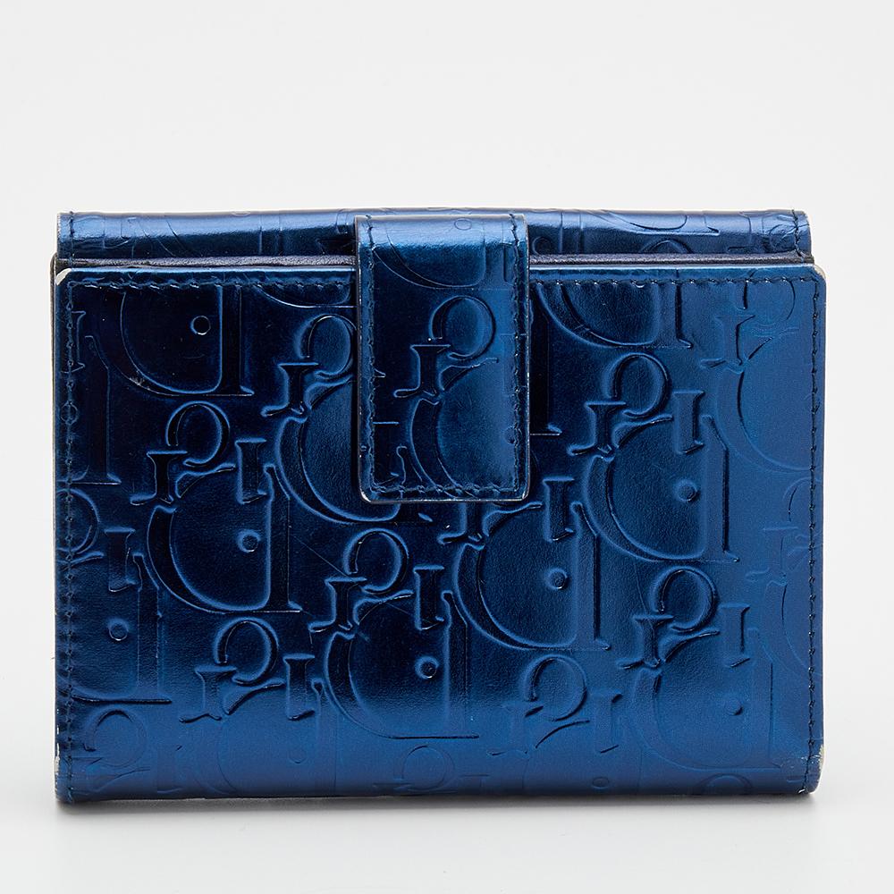 Created from monogram patent leather, this Dior wallet is an accessory of utility. Its compartmentalized interior will keep your monetary valuables organized and its compact design will easily slide into your tote.