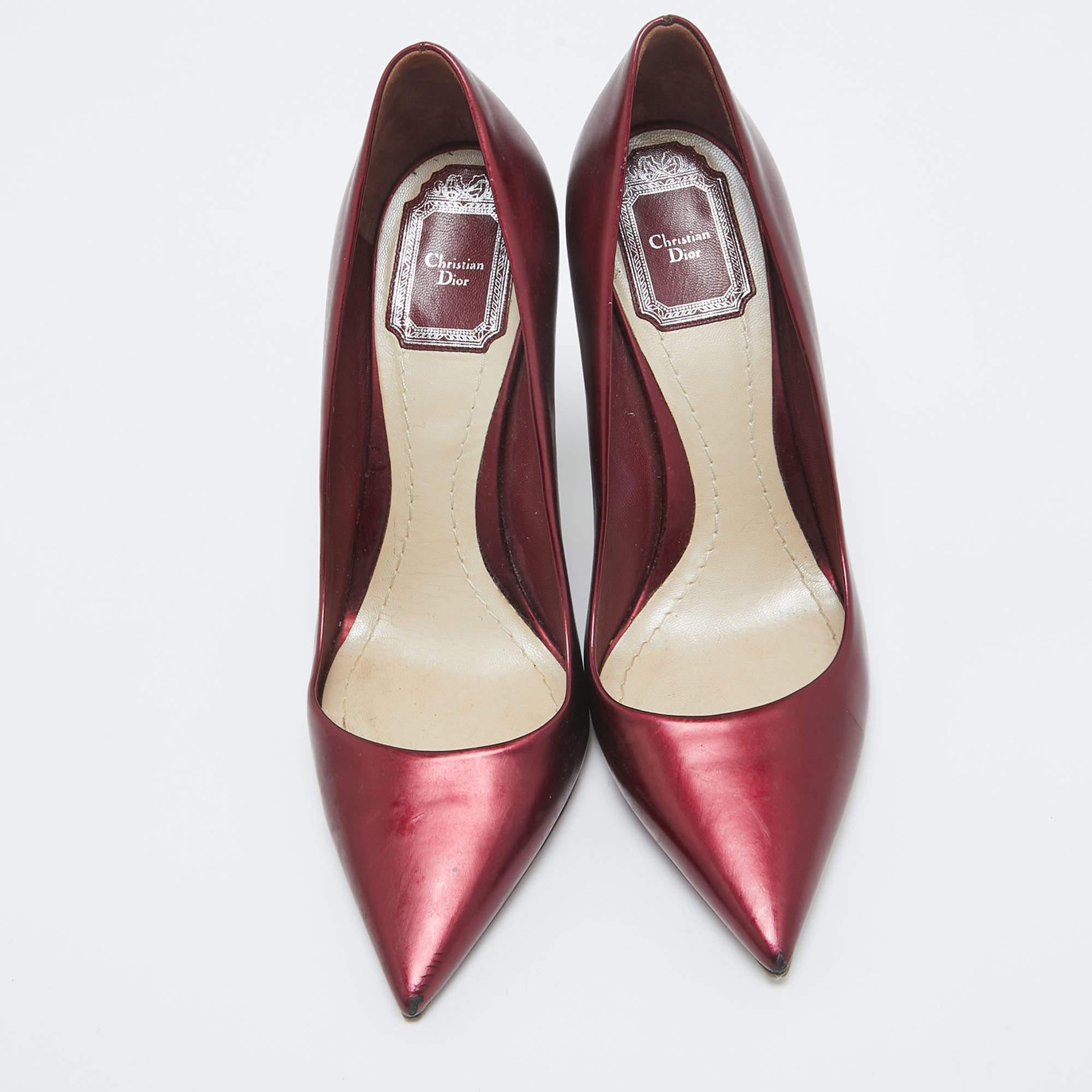 Marron Dior escarpins compensés en cuir bordeaux métallisé, taille 36,5 en vente