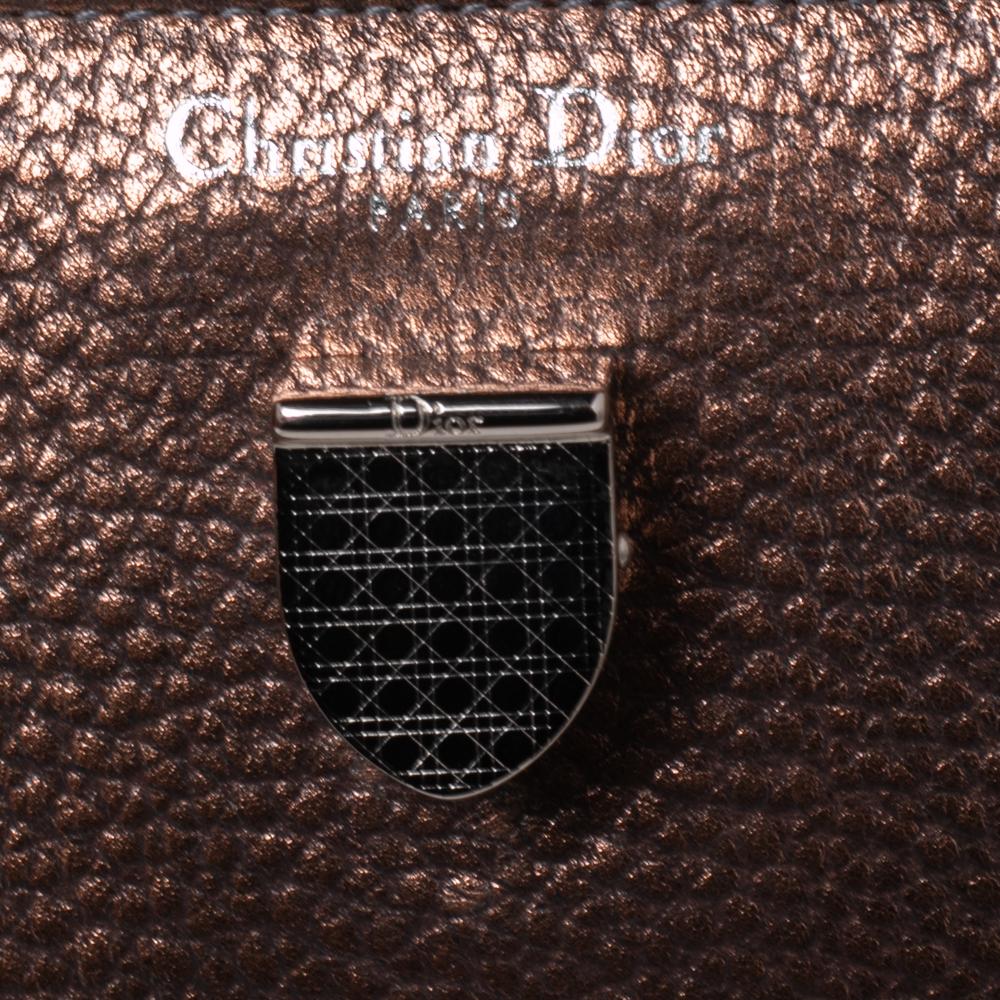Dior - Mini sac Diorever à poignée supérieure en cuir grainé de cuivre métallisé 1