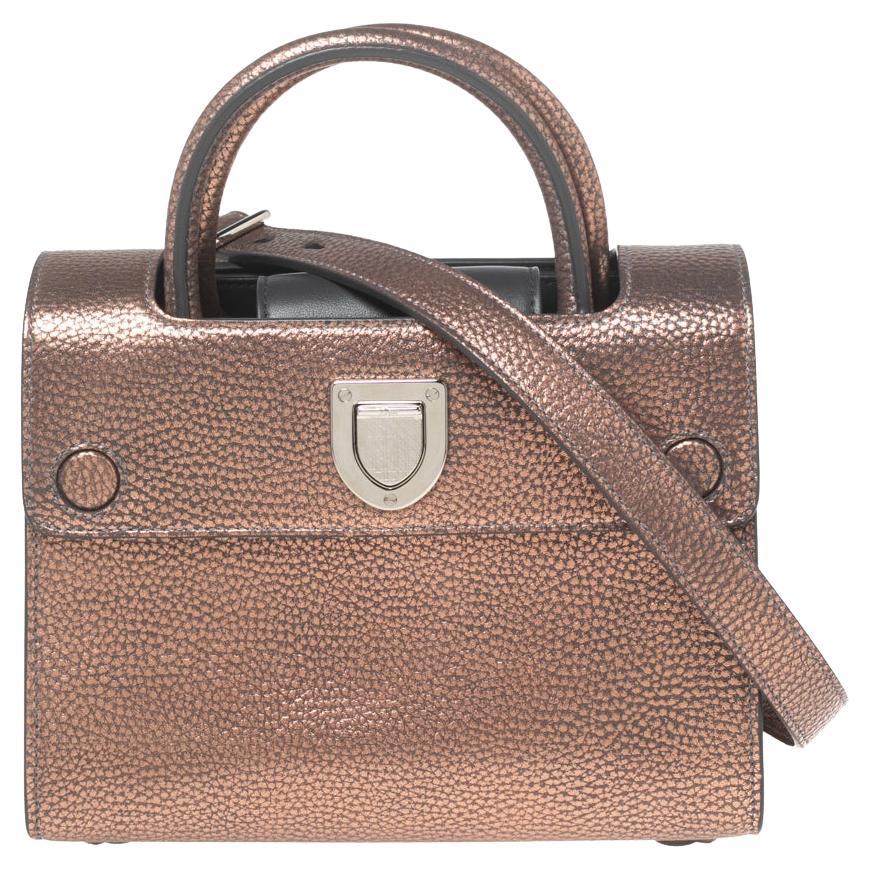 Dior - Mini sac Diorever à poignée supérieure en cuir grainé de cuivre  métallisé sur 1stDibs