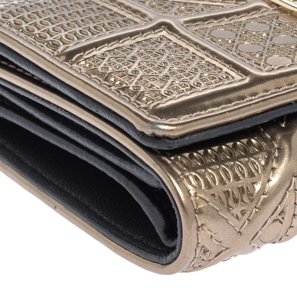 Dior Metallic Gold Micro Cannage Patent Leather Diorama Trifold Wallet In Good Condition In Dubai, Al Qouz 2