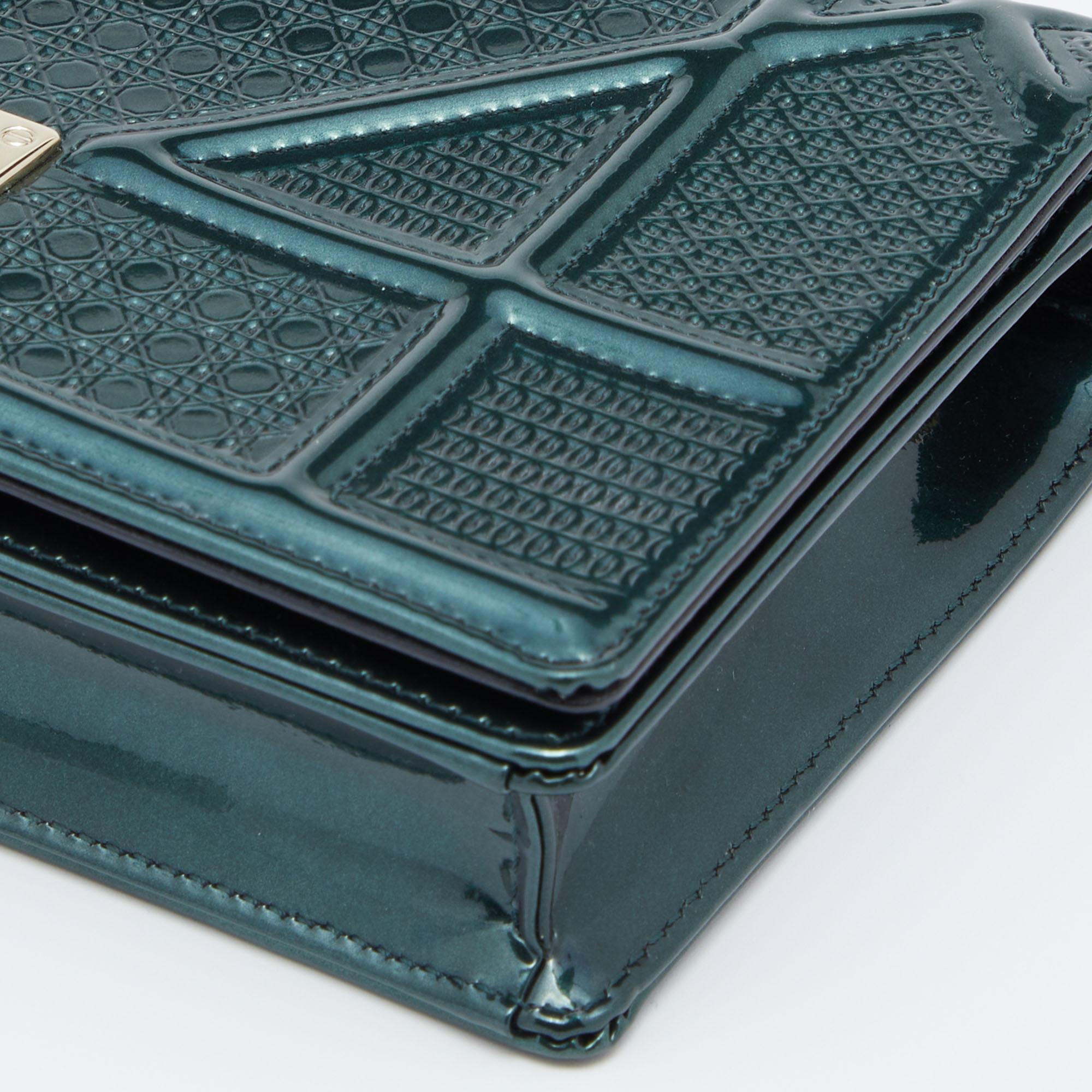 Dior Metallic Green Micro Cannage Leather Diorama Wallet on Chain In Good Condition In Dubai, Al Qouz 2