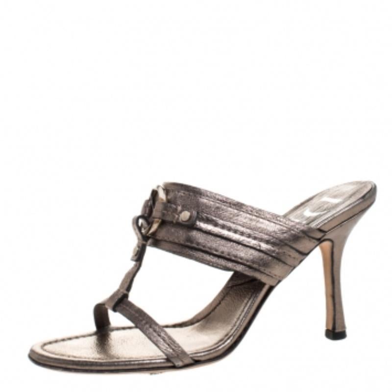 Dior Metallic Leder T Strap Slide Sandalen Größe 37 im Zustand „Gut“ im Angebot in Dubai, Al Qouz 2