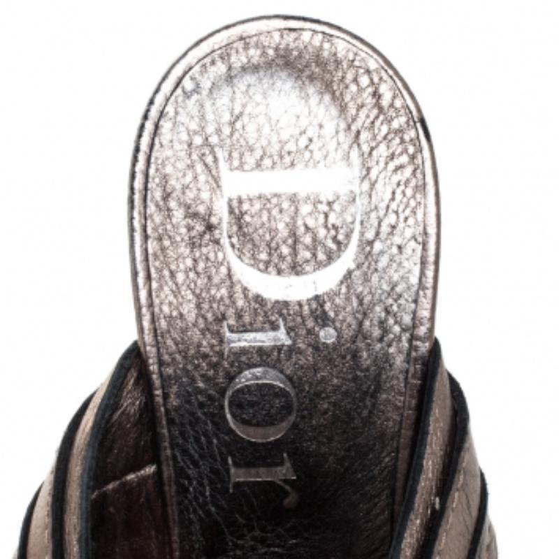 Dior Metallic Leder T Strap Slide Sandalen Größe 37 Damen im Angebot
