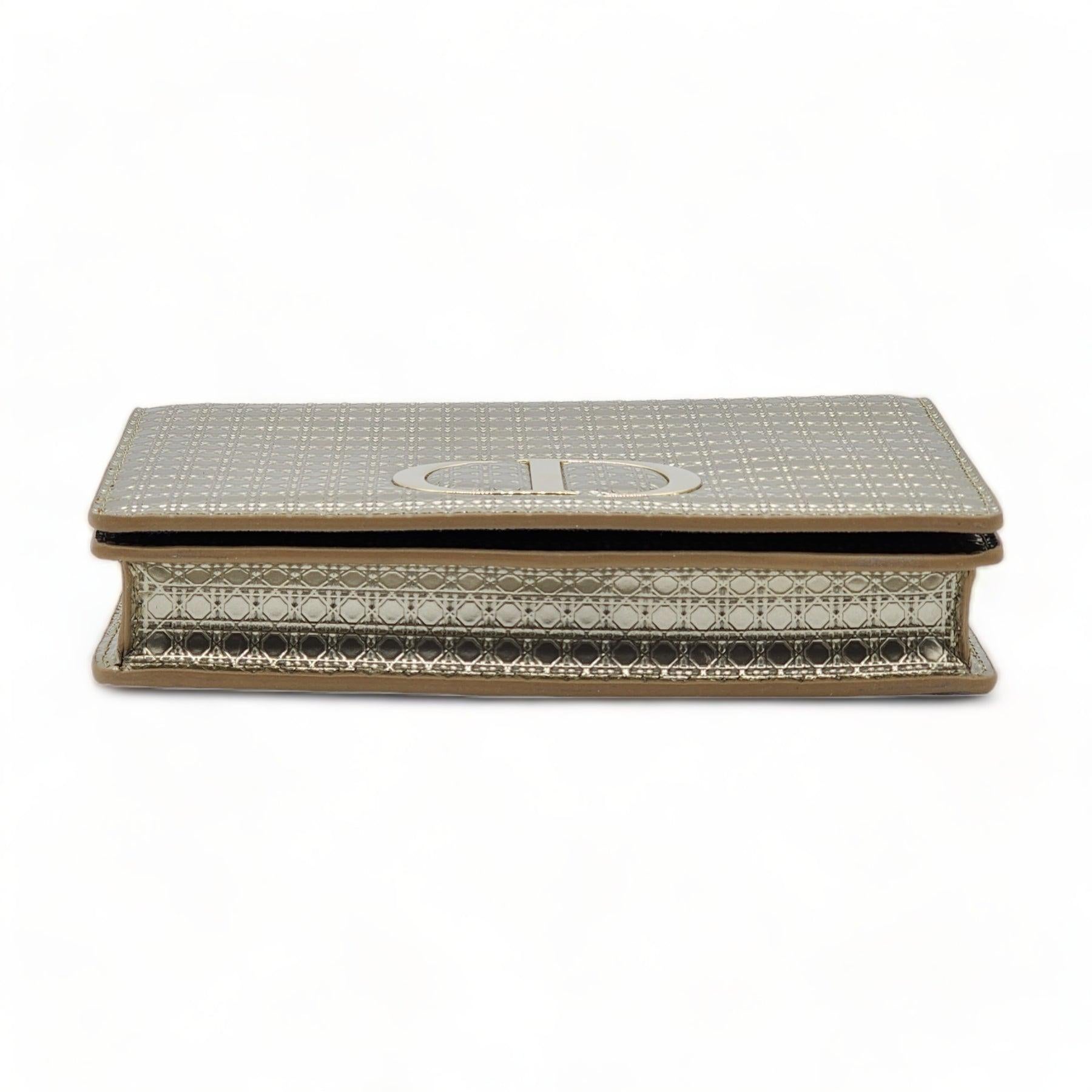 Dior Metallic Patent Micro-Cannage 30 Montaigne Convertible Bag Gold In Excellent Condition For Sale In Los Angeles, CA