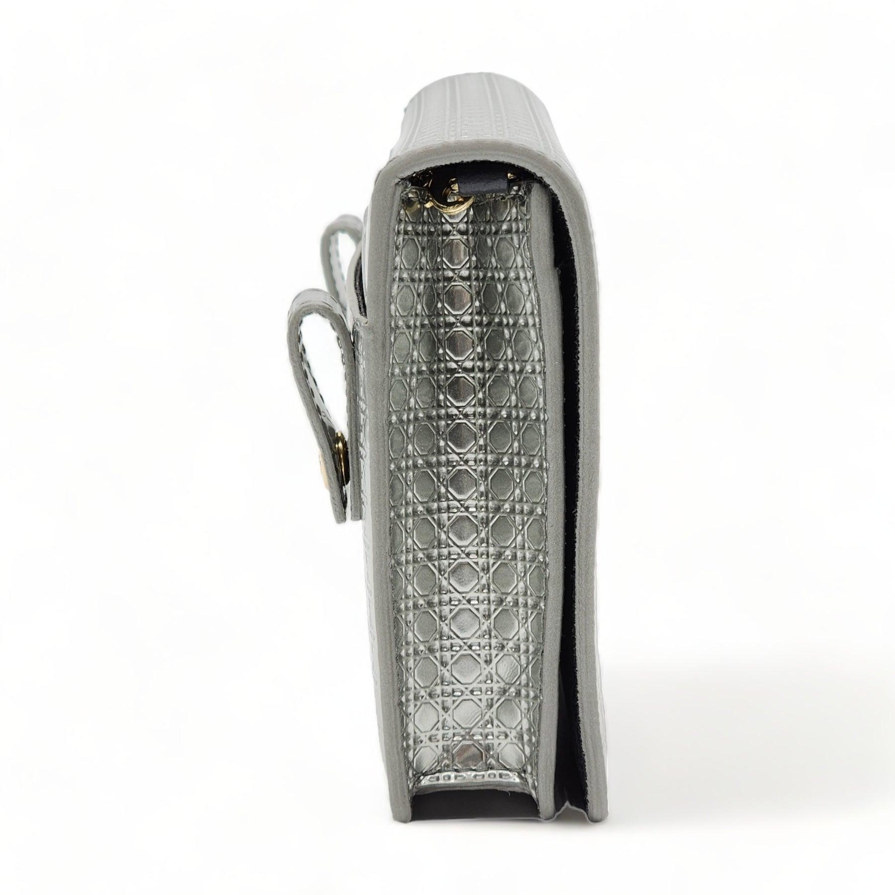Dior Metallic Patent Micro-Cannage 30 Montaigne Convertible Bag Silver In Excellent Condition For Sale In Los Angeles, CA