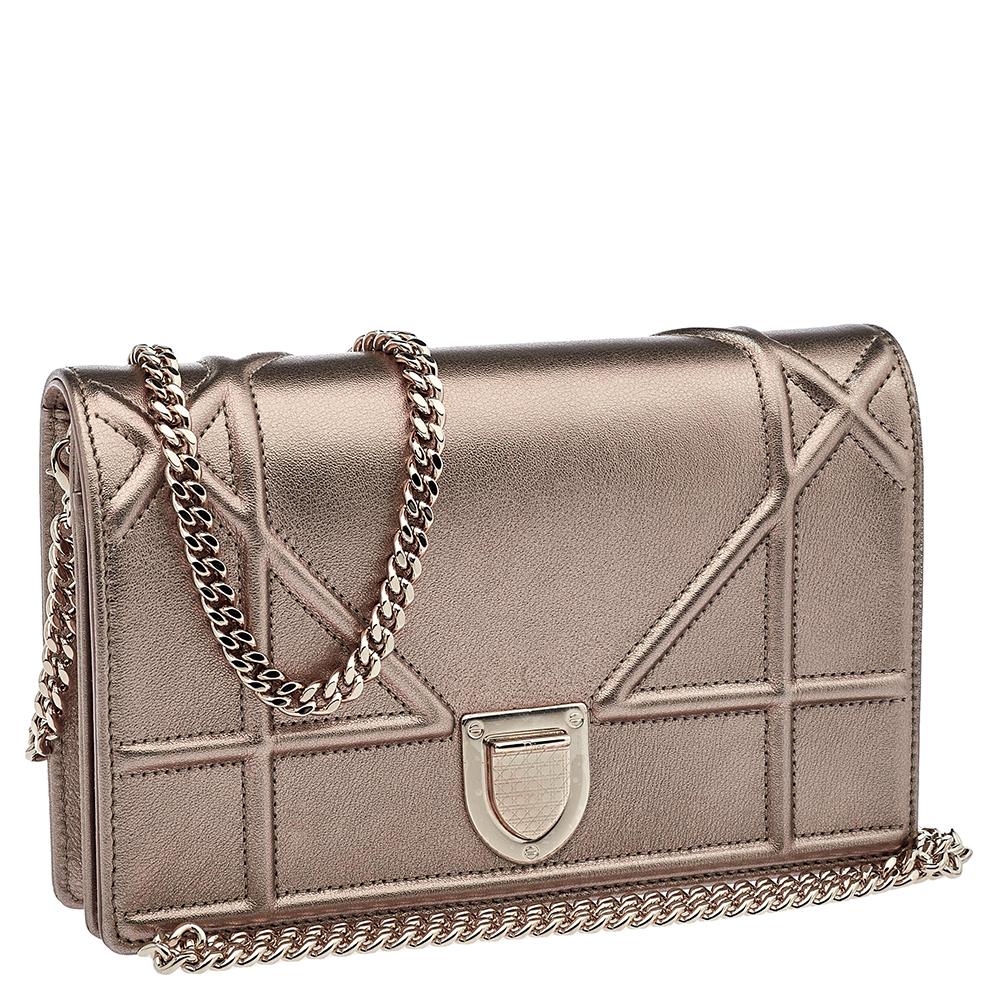 Dior Metallic Rose Gold Leather Diorama Wallet on Chain In Good Condition In Dubai, Al Qouz 2