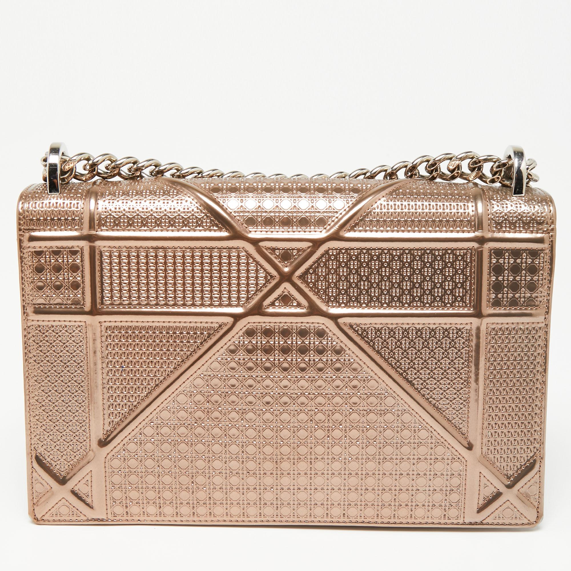 Crafted from patent leather with a Cannage pattern, this Dior Diorama bag embodies skillful craftsmanship and an architectural shape. The leather-lined interior has enough room to neatly hold your evening valuables and the bag features silver-tone