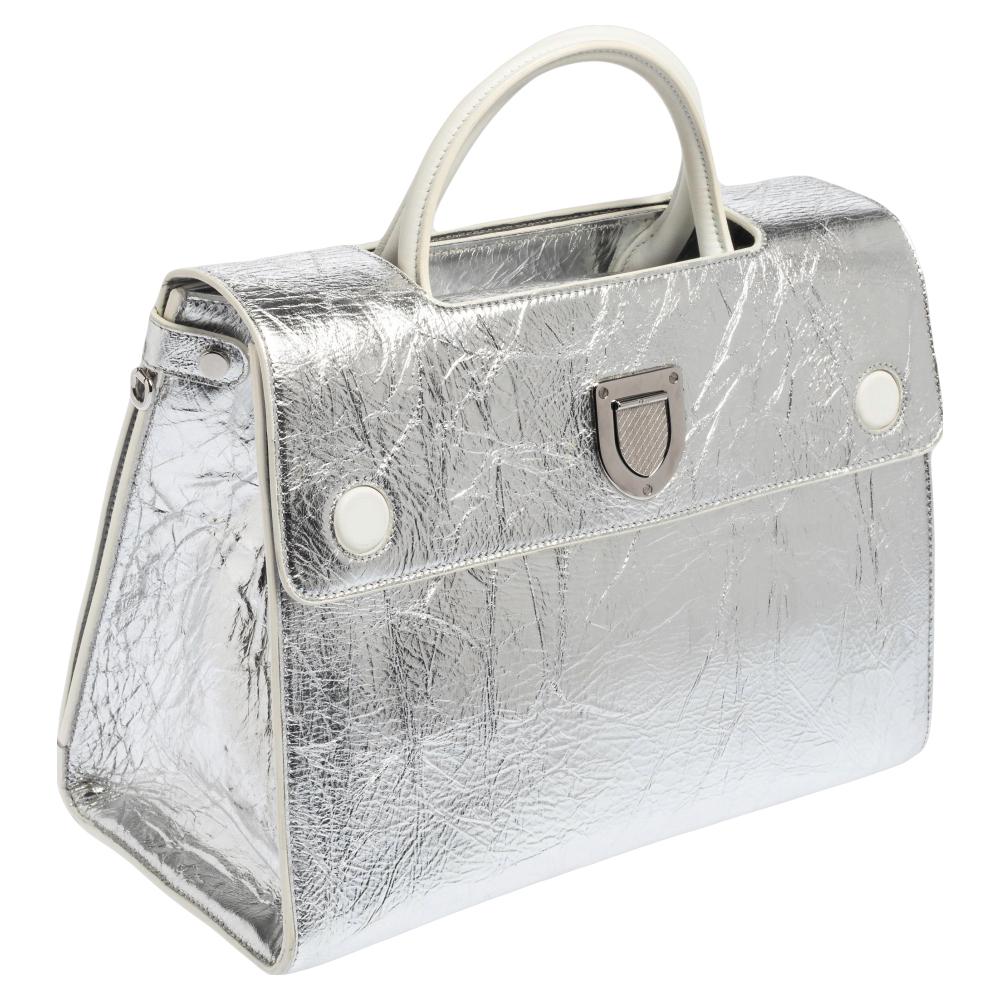 Dior Metallic Silver Crinkled Leather Medium Diorever Bag In Good Condition In Dubai, Al Qouz 2
